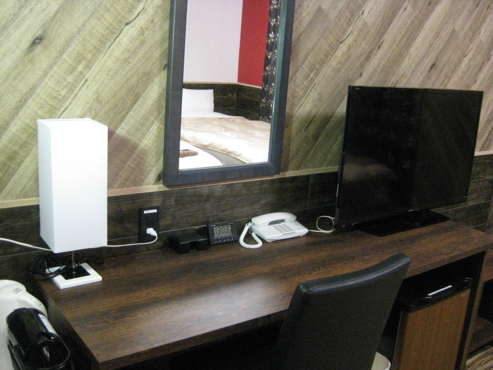 Premium room desk