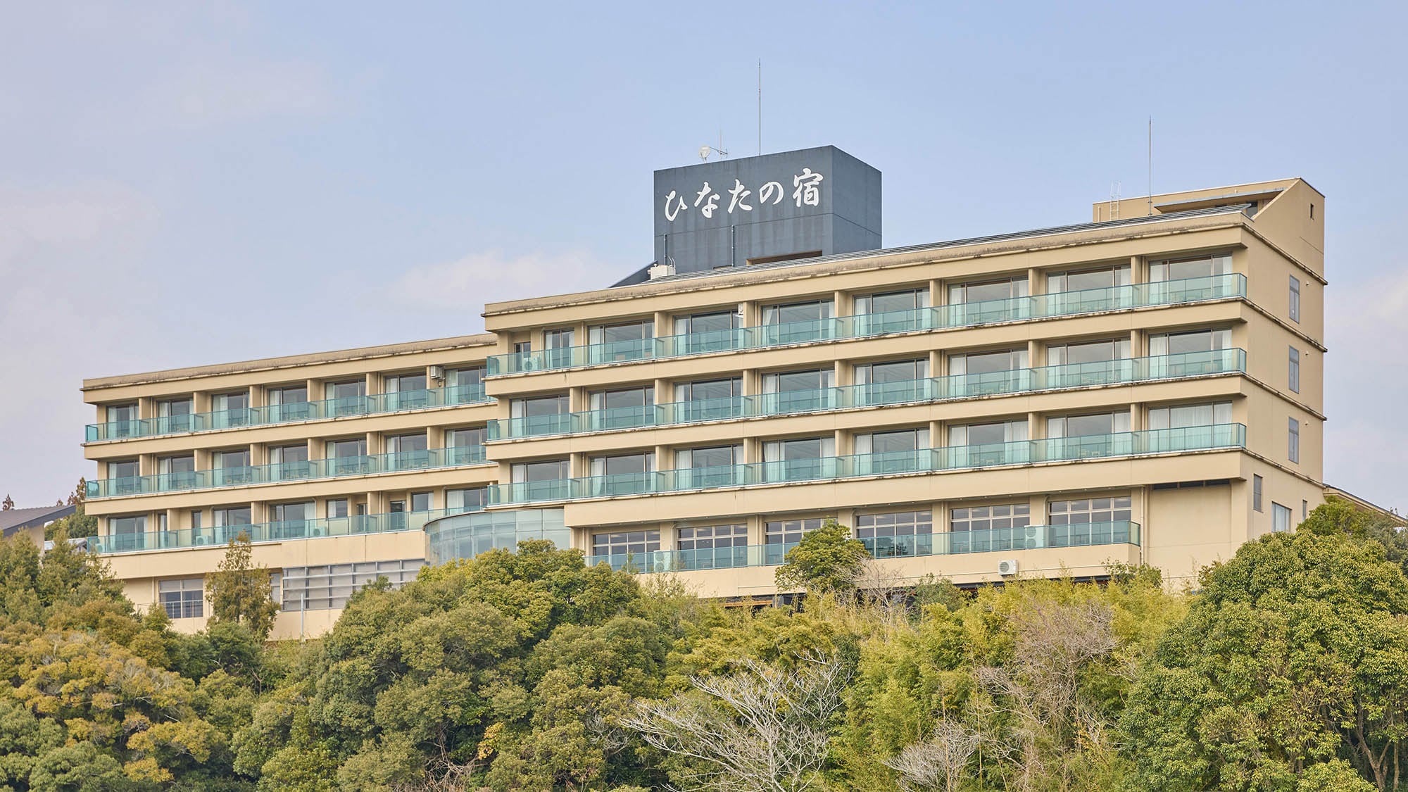 • [Exterior] Located approximately 30 minutes by car from Miyazaki Interchange and approximately 5 minutes by car from Obi Station.