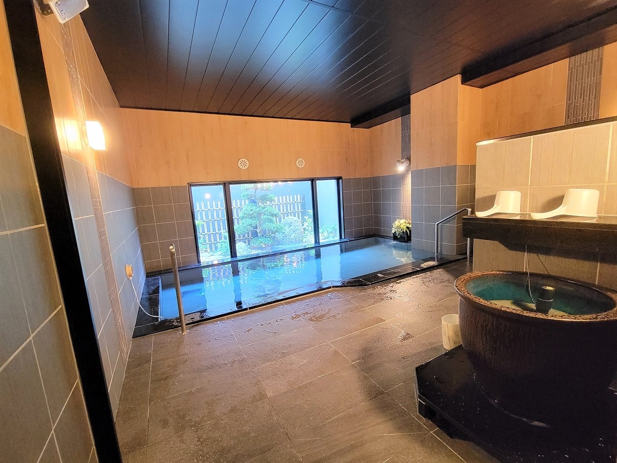 Men's large bath