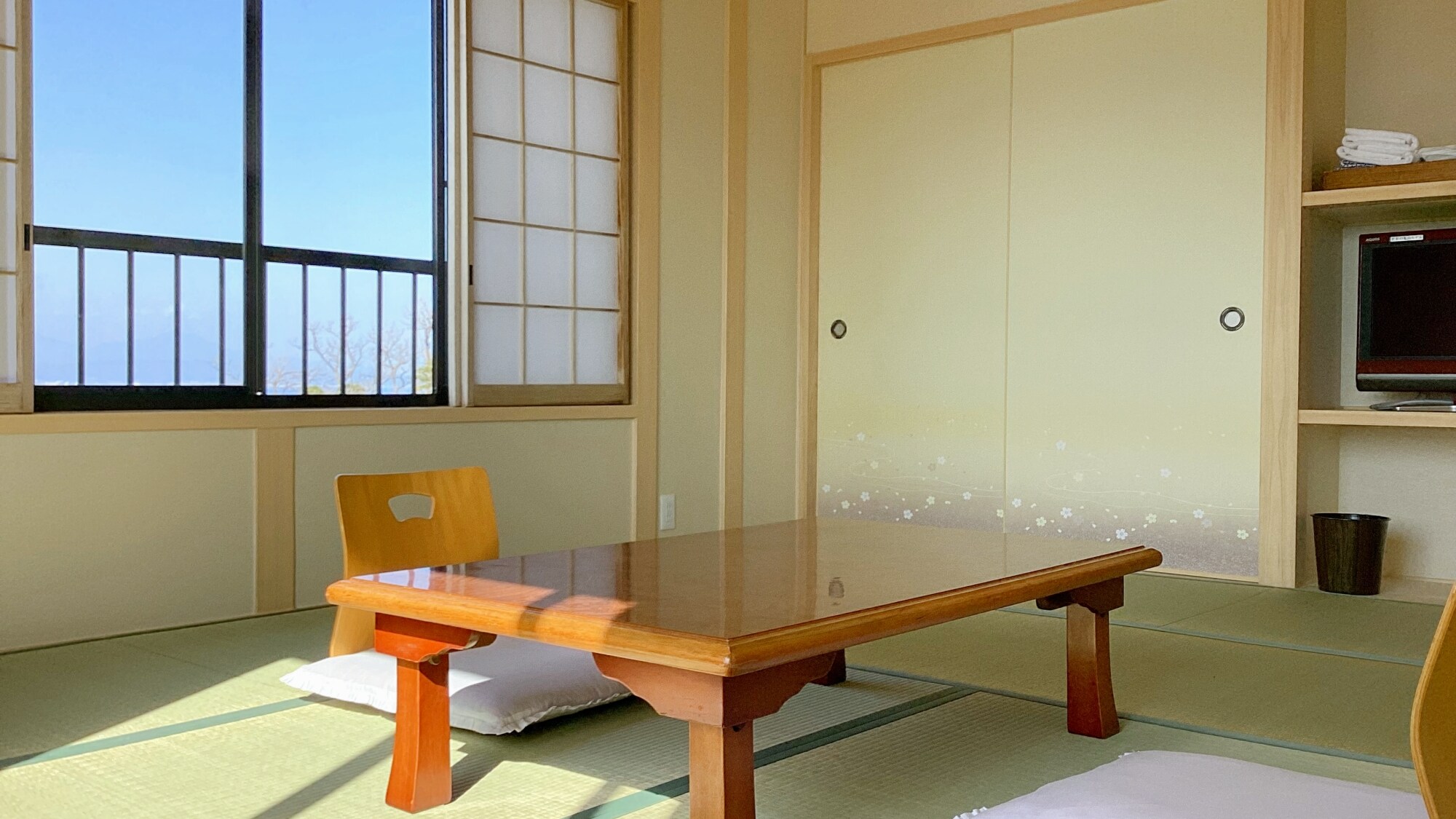 *Room/Japanese-style room (10 tatami mats) (example)