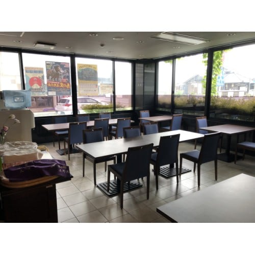 [Facilities] Dining venue will have chairs and tables (breakfast and dinner)