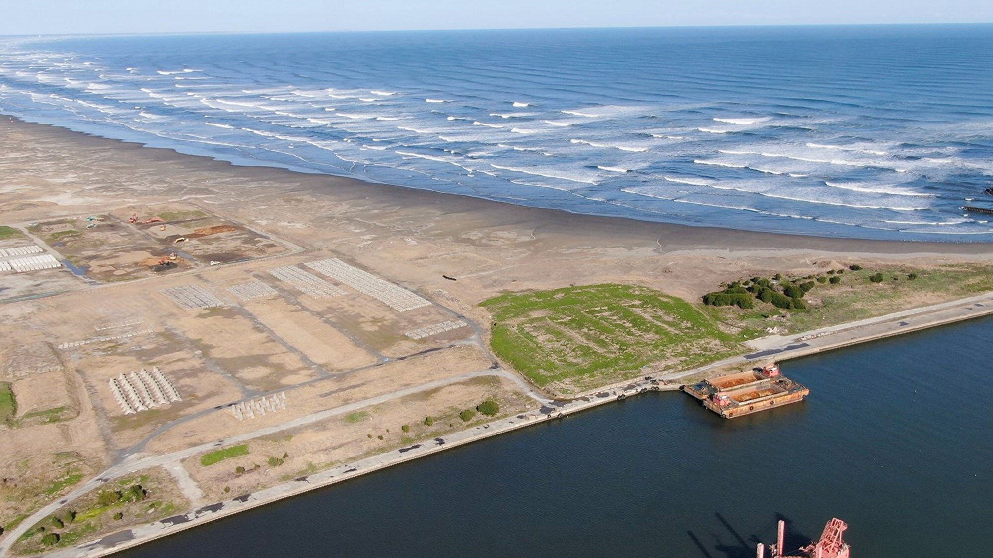 ・[Nearby] At Sakuda Beach, you can enjoy playing in the sand and playing with beach balls.