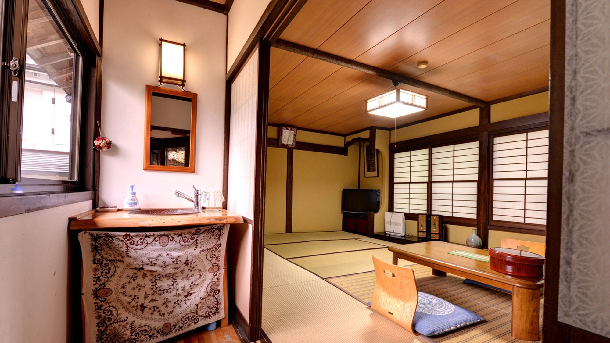 *[Ví dụ về phòng theo phong cách Nhật Bản rộng 12 chiếu tatami] Phòng này có bầu không khí thư giãn, mang đậm phong cách Nhật Bản.