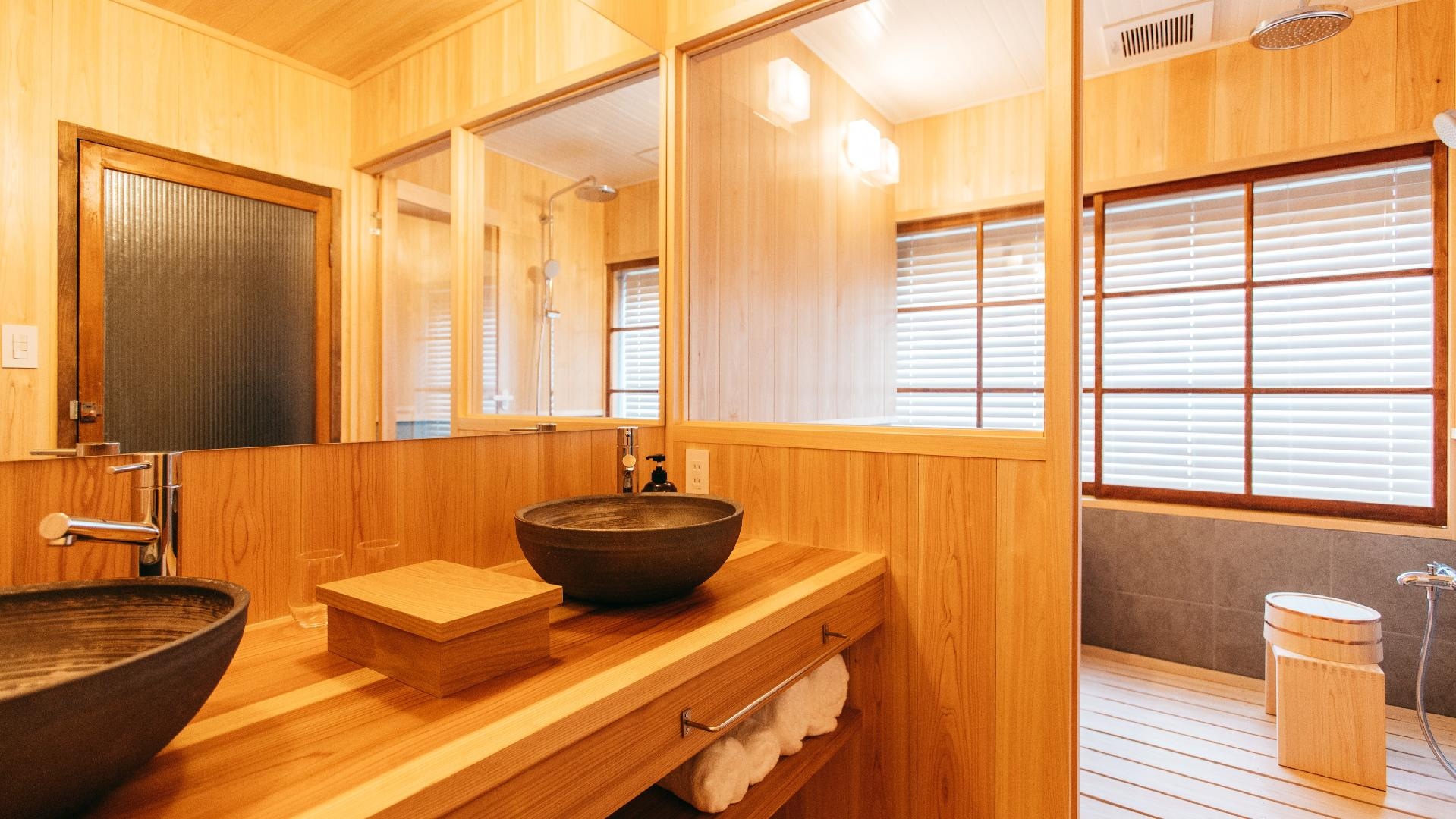 ● Rhododendron <65㎡/Capacity 5 people/Takano Maki bath included/2 semi-double, 2 king, 1 sofa bed>