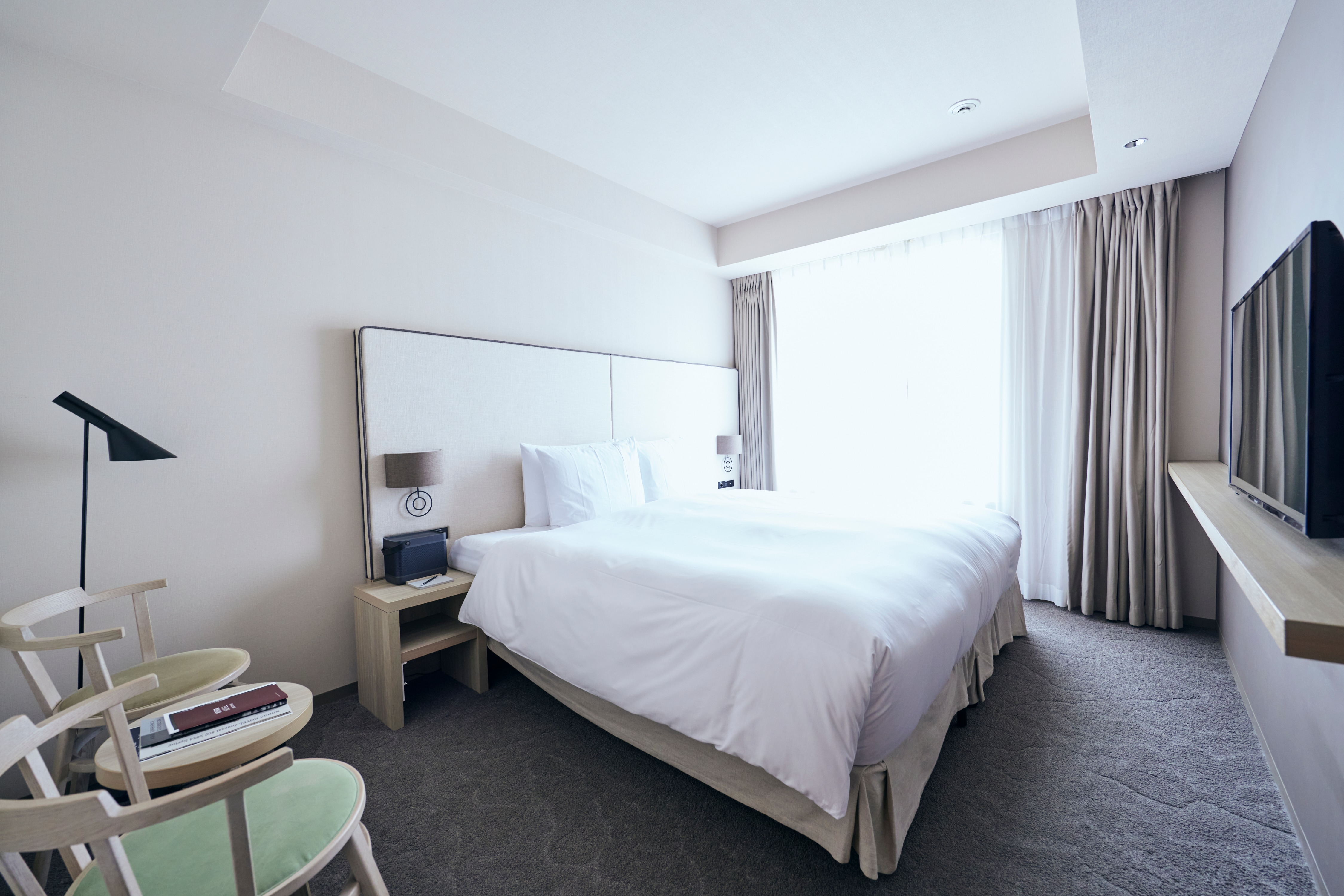 <Deluxe King> 26㎡/bed width 210cm