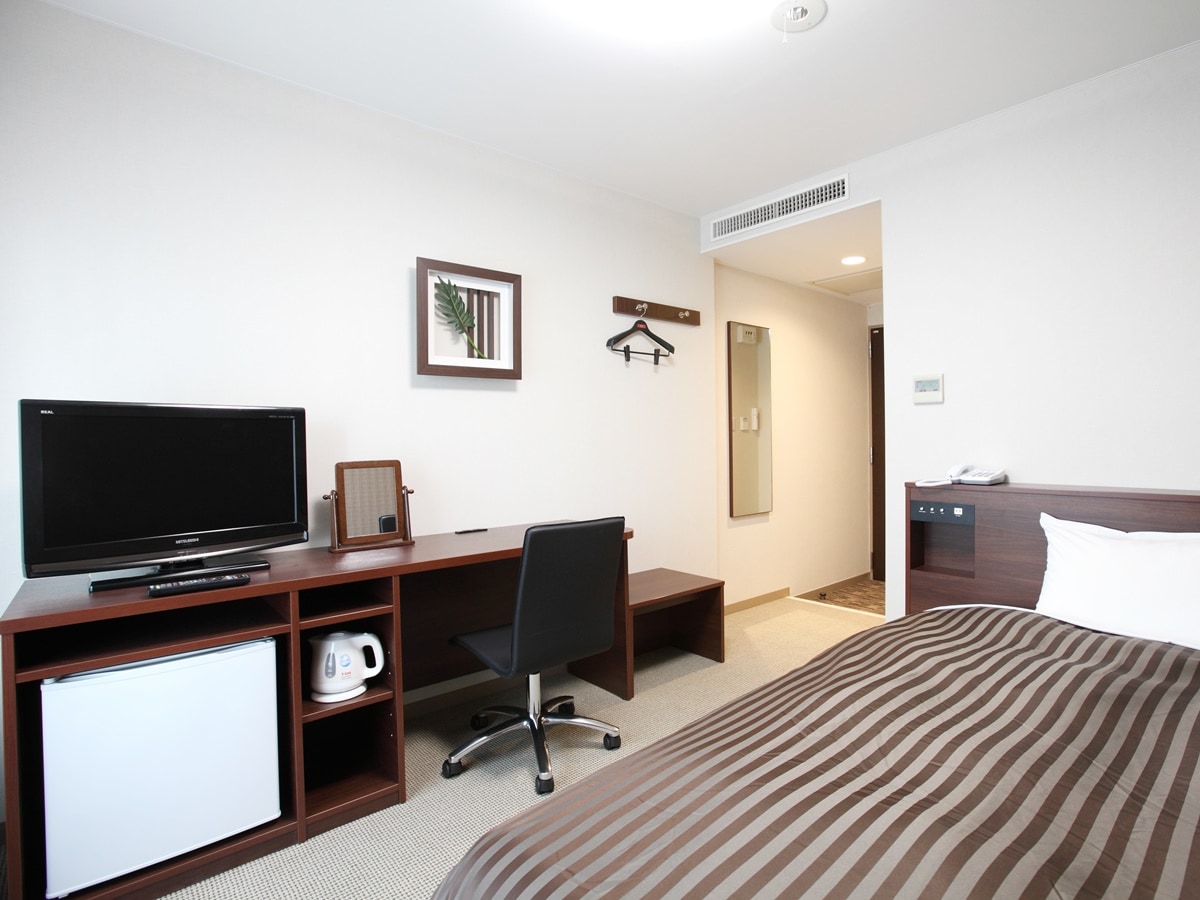 [Single Room] Sleep soundly in a semi-double size bed.