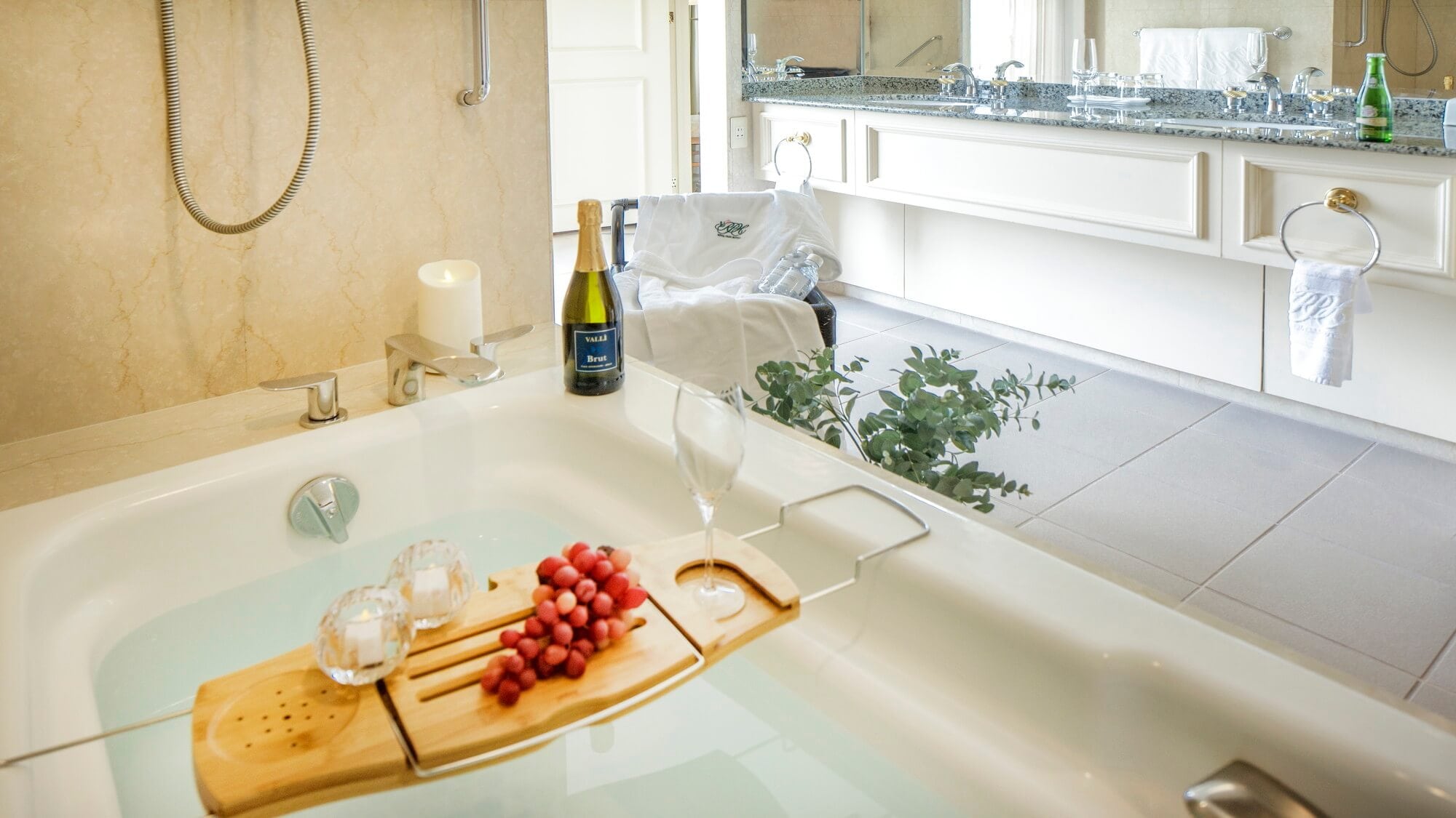Family corner suite bathroom image