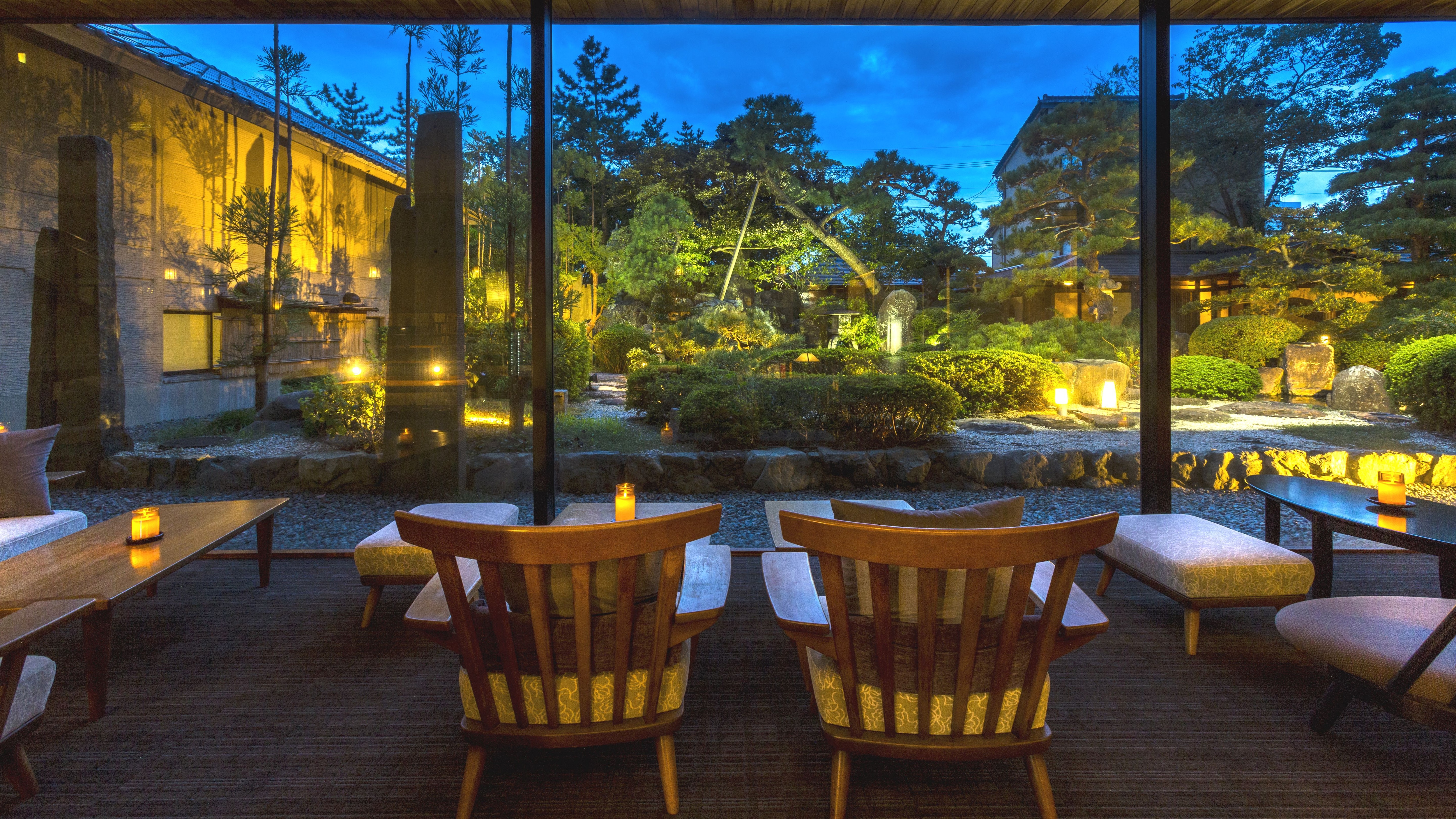 ◆ [Hotel facilities] Lounge/Enjoy a relaxing time while looking out at the Japanese garden