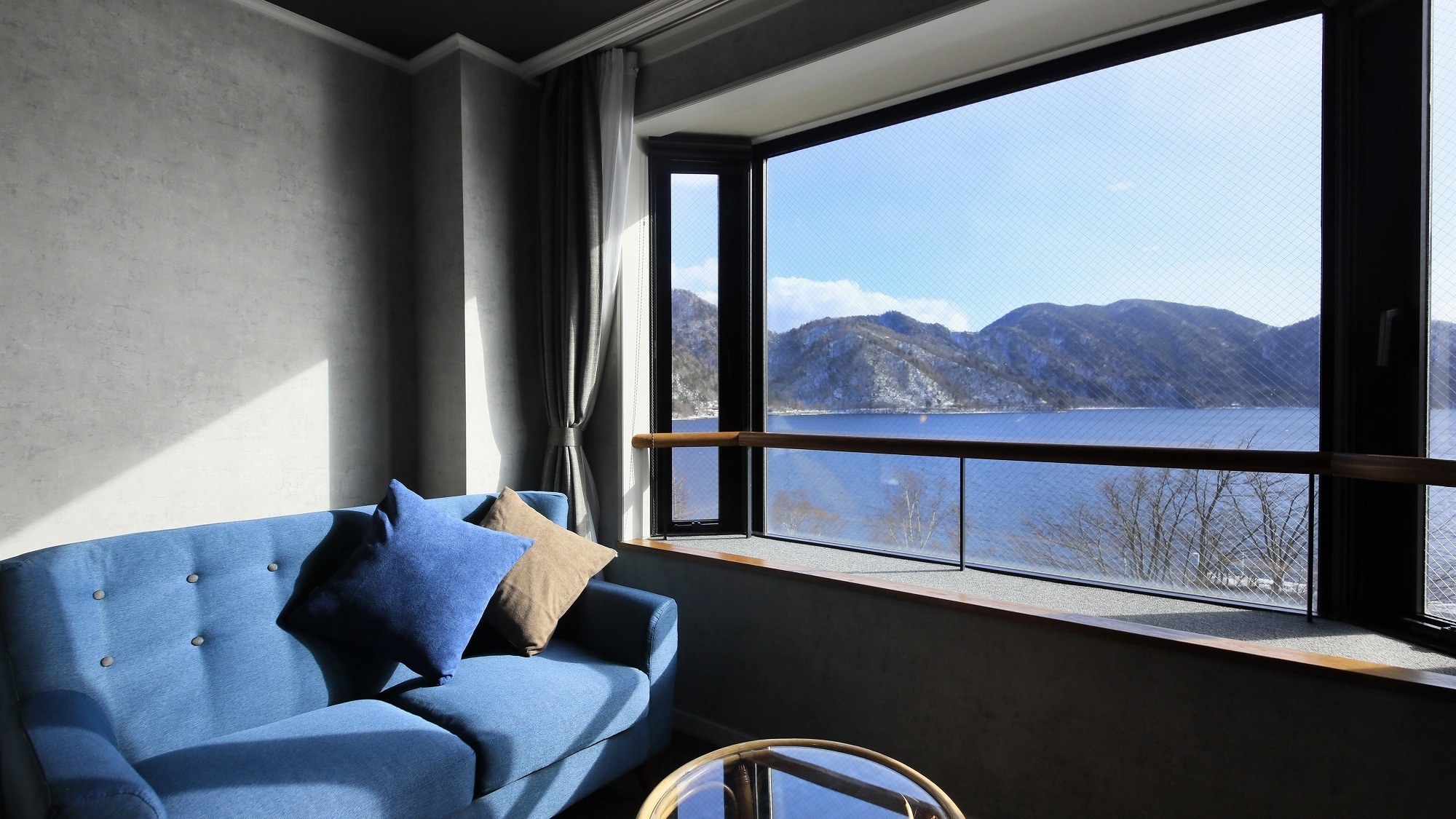 [Western-style twin room] An elementary space where you can look outside all day long