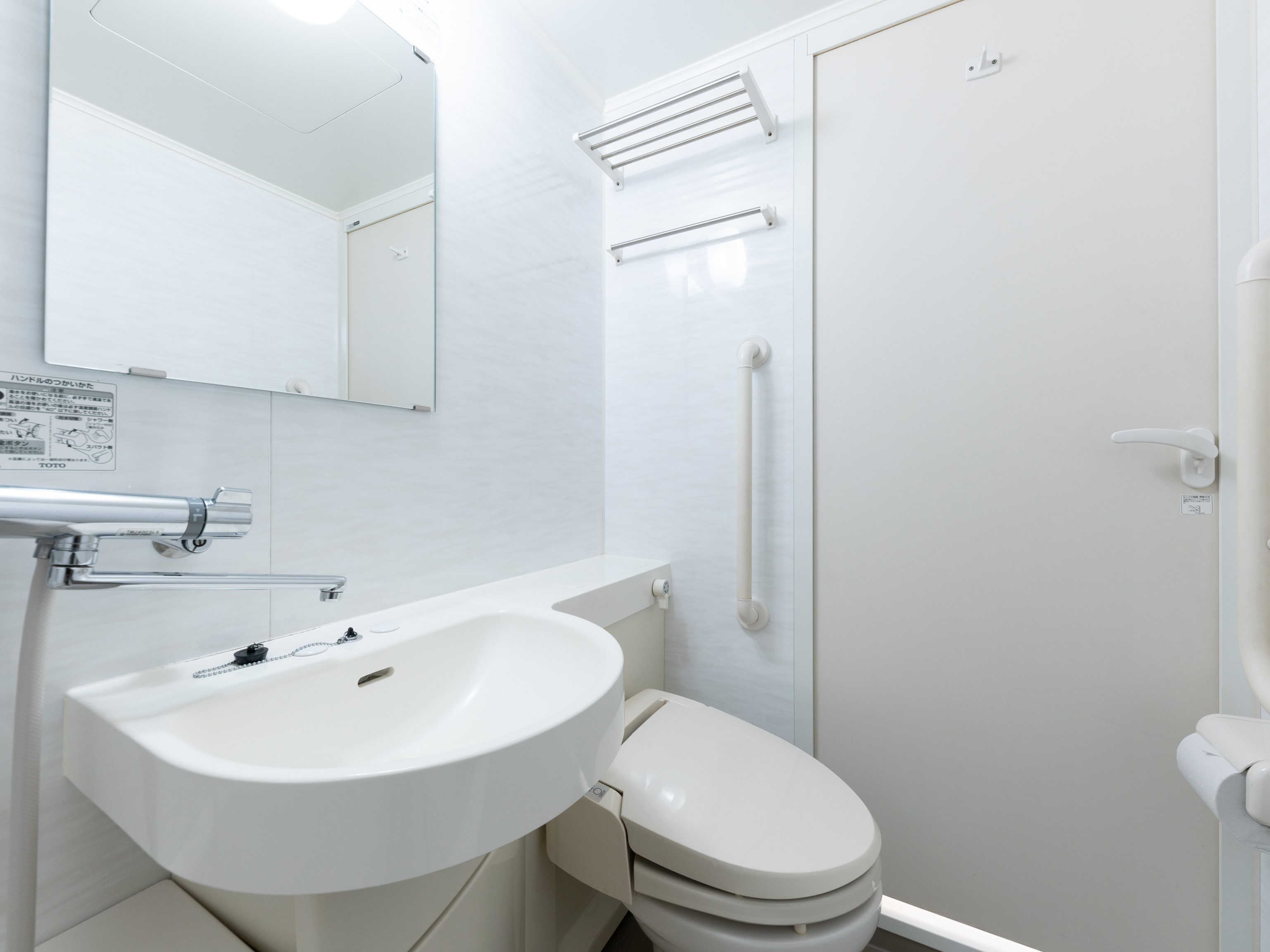 Semi-double room bathroom