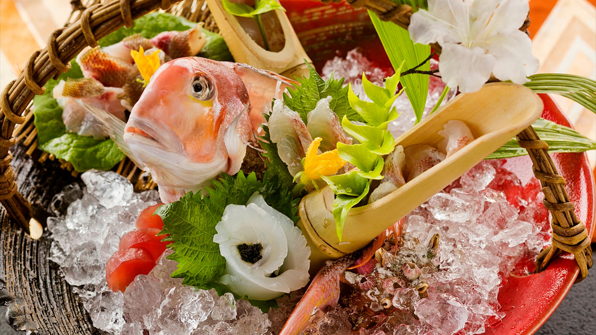 用廚師的技巧製作生魚片♪每個盤子都像藝術品一樣排列