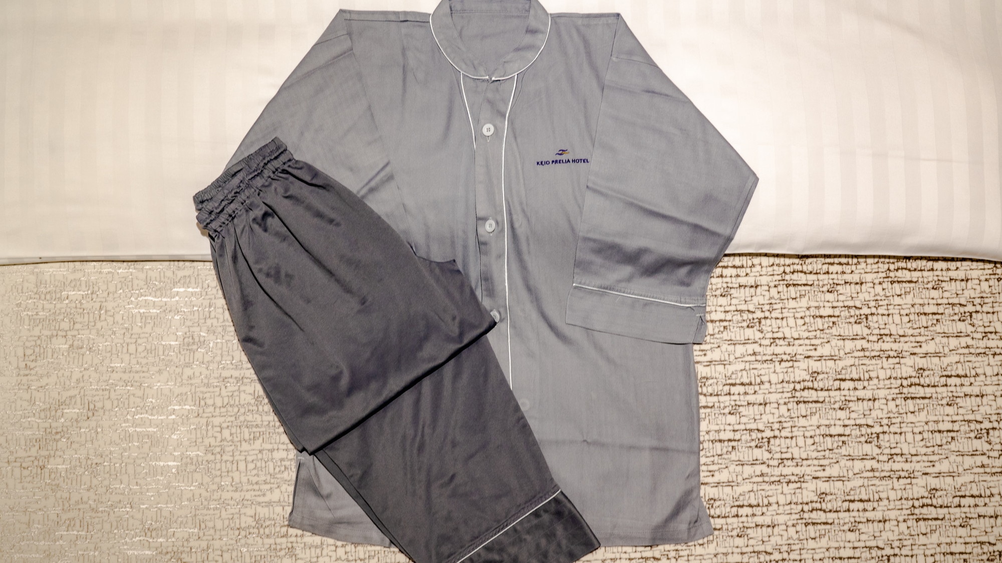 Separate type nightwear