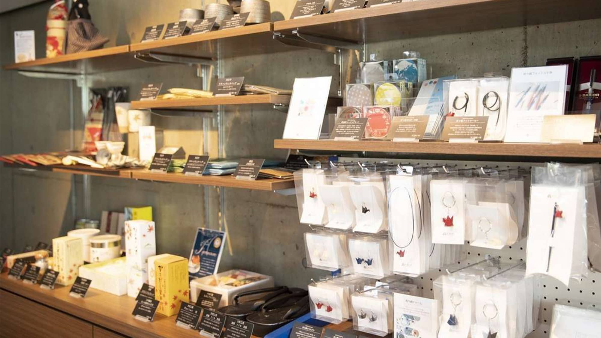 The contents of the products lined up may change.