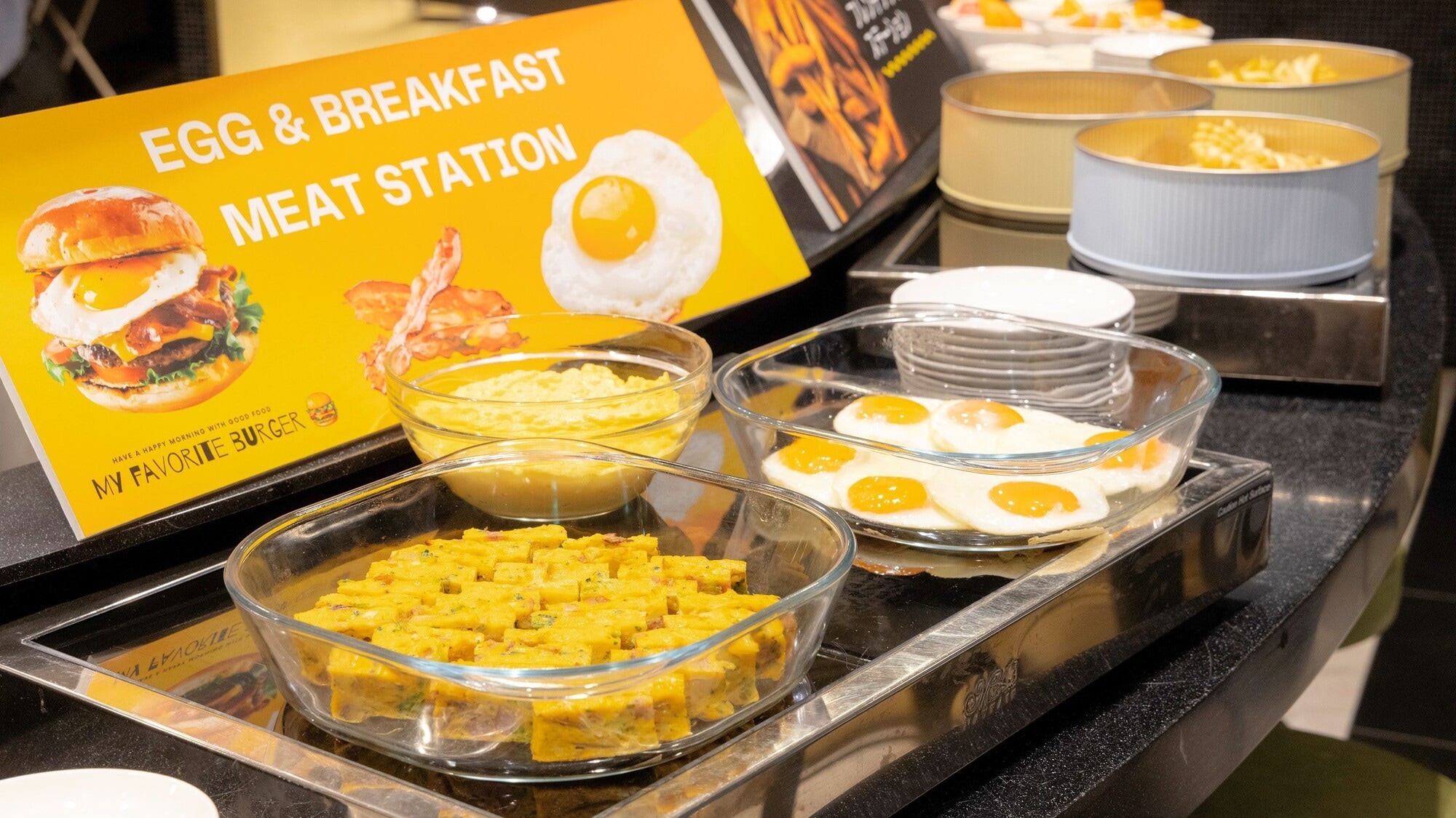 [Breakfast] Half buffet with choice of hamburger