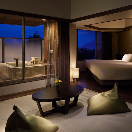 尊贵客房、带温泉露天浴池的日式和西式客房[4或5人52平方米]