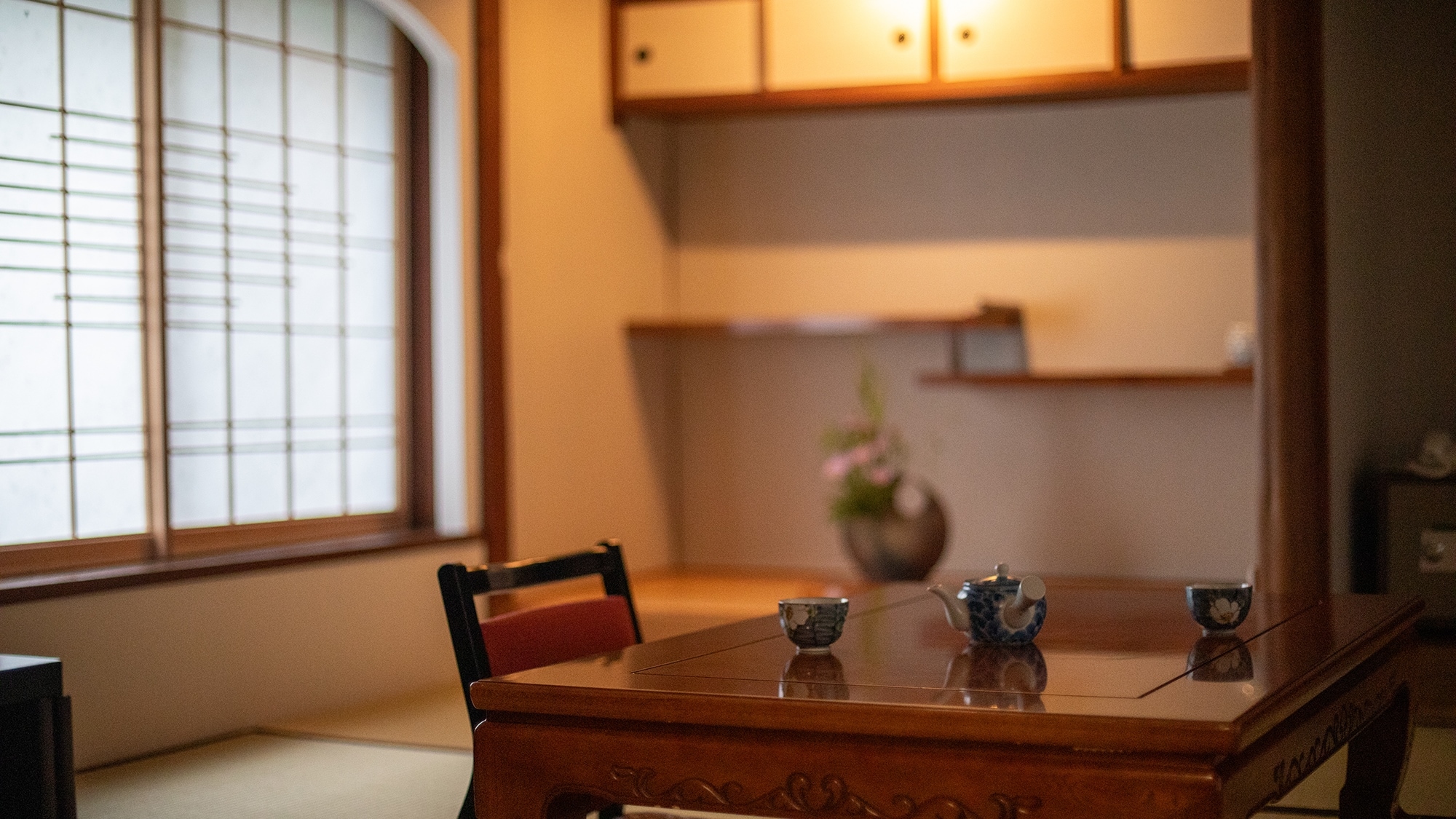 [Sakura] Main house guest room 2nd floor_8 tatami Western-style room + 8 tatami Japanese-style room. Relax with tea in a traditional Japanese room.