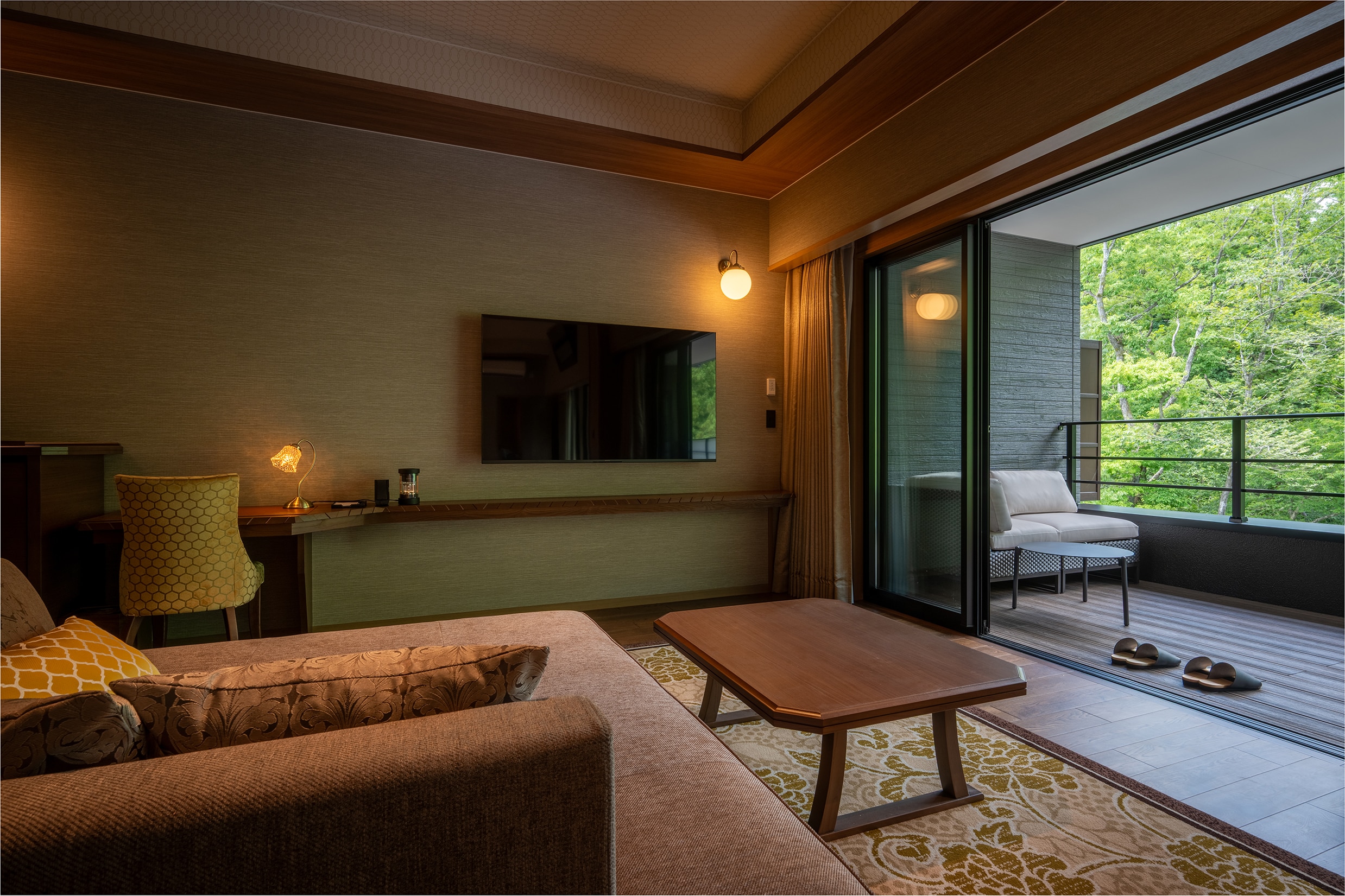 River View Panorama Suite Living Room