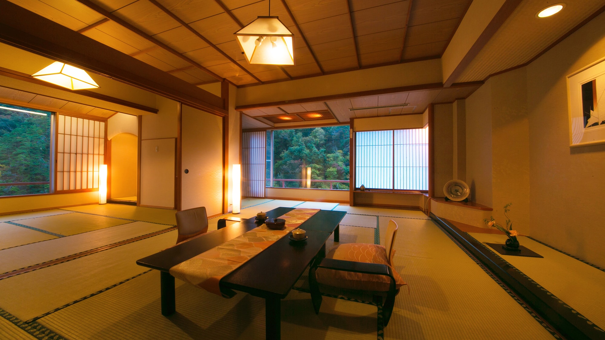 [Yoimachitei 特别房] 2 间客房的宽敞空间，可以与许多人一起放松身心，并享受“美丽的自然美景”。