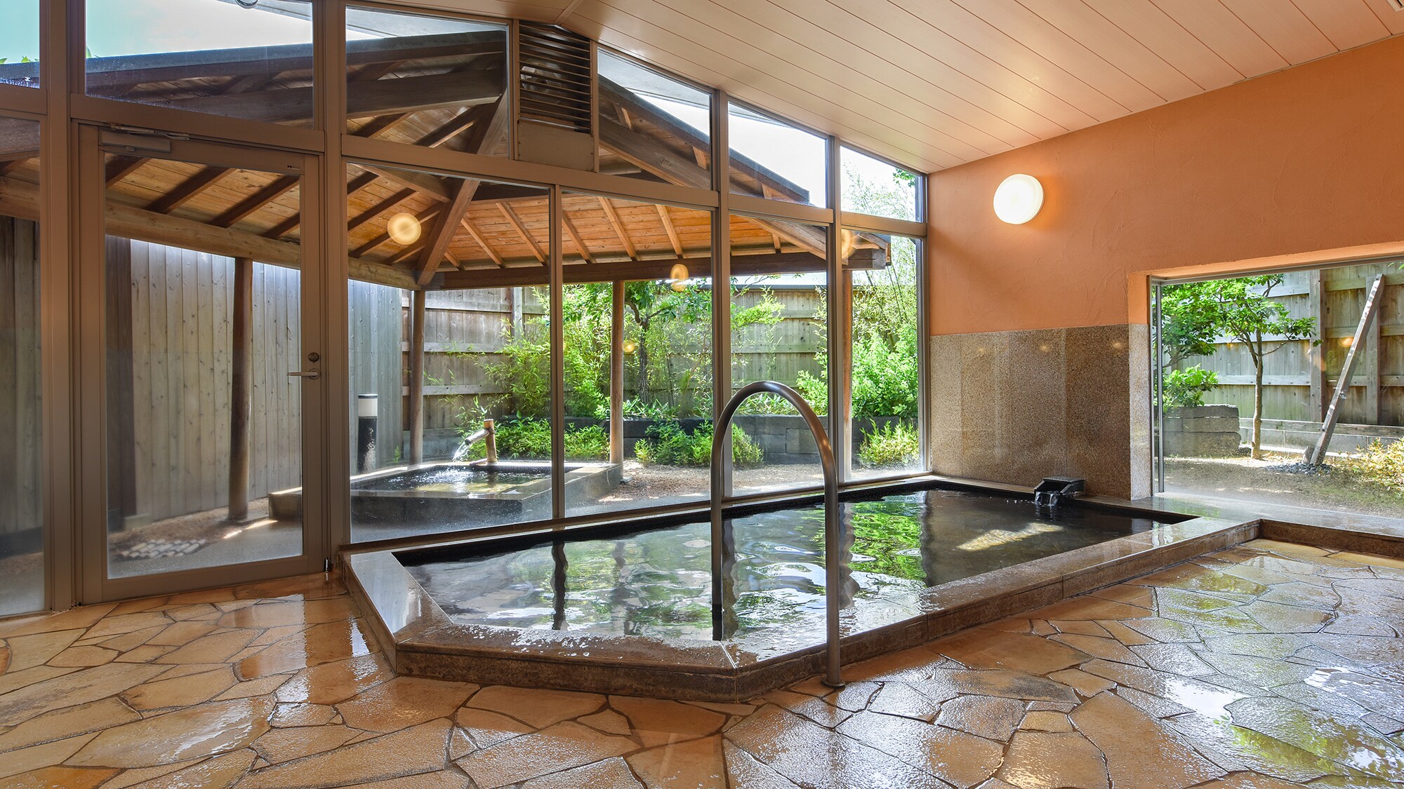 [Large hot spring bath] The hot spring water at our hotel comes from Hagi Onsen in the Hagi hot spring area.