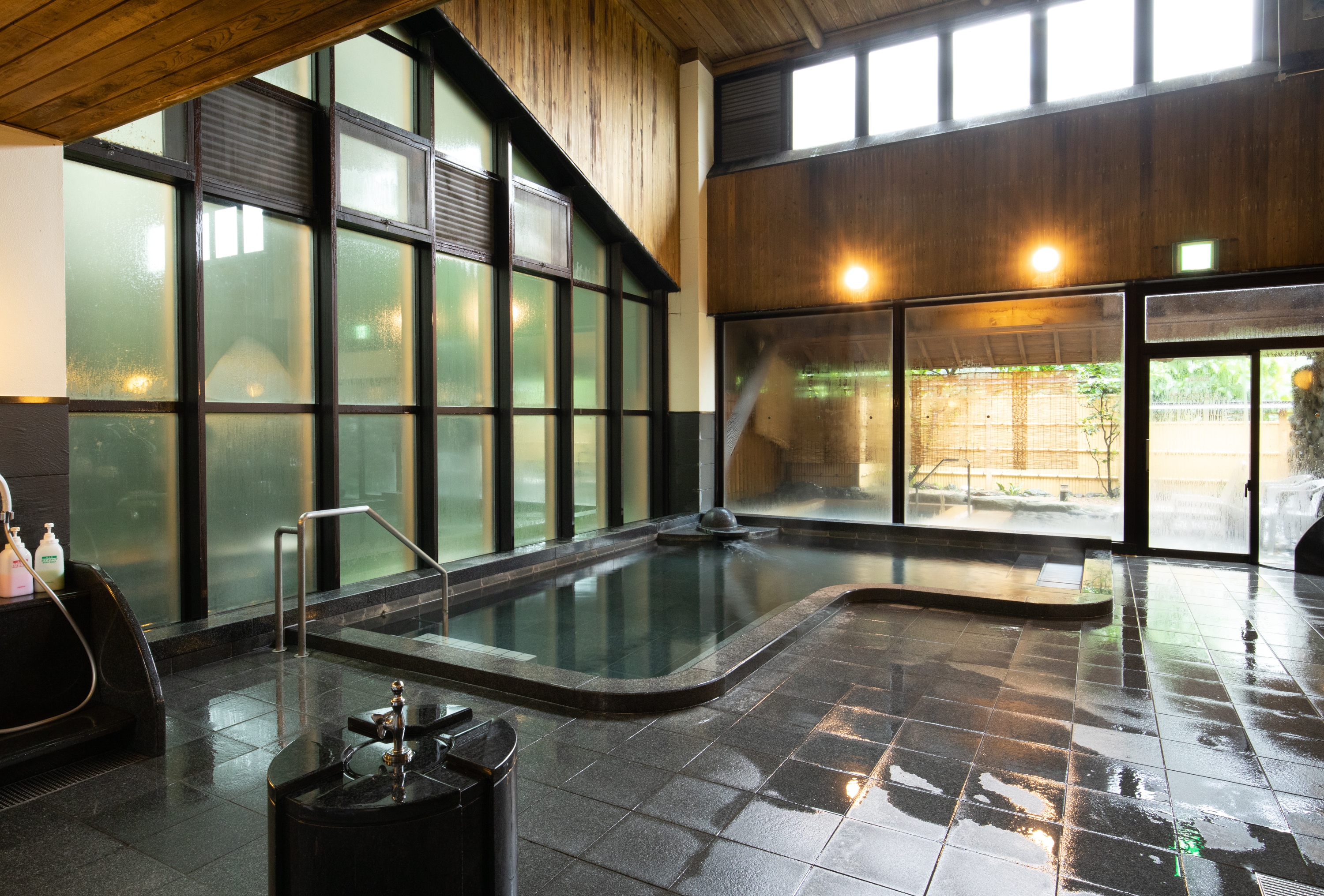 Large public bath (mountain side) renovated in March 2019