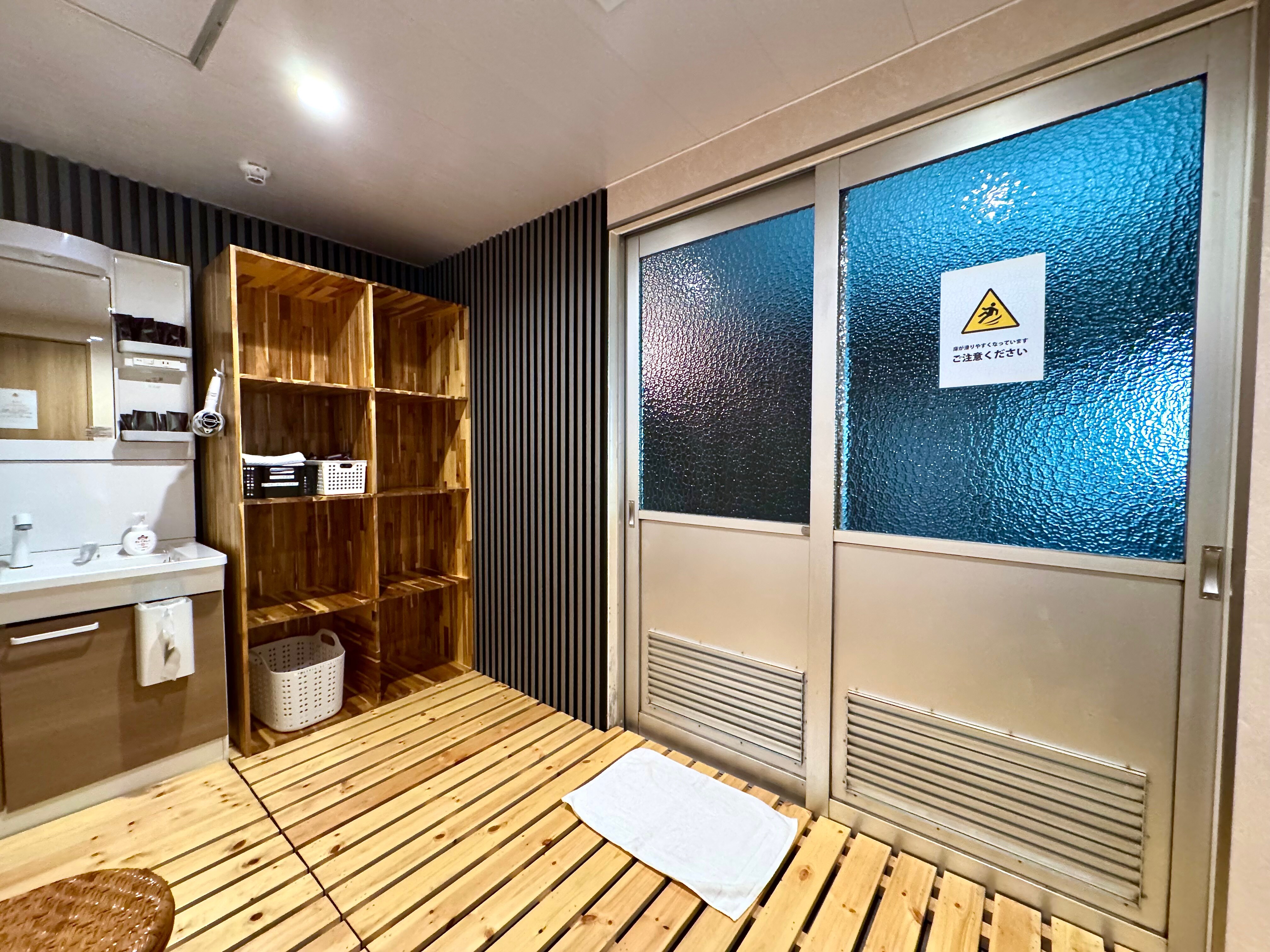 日式共用更衣室