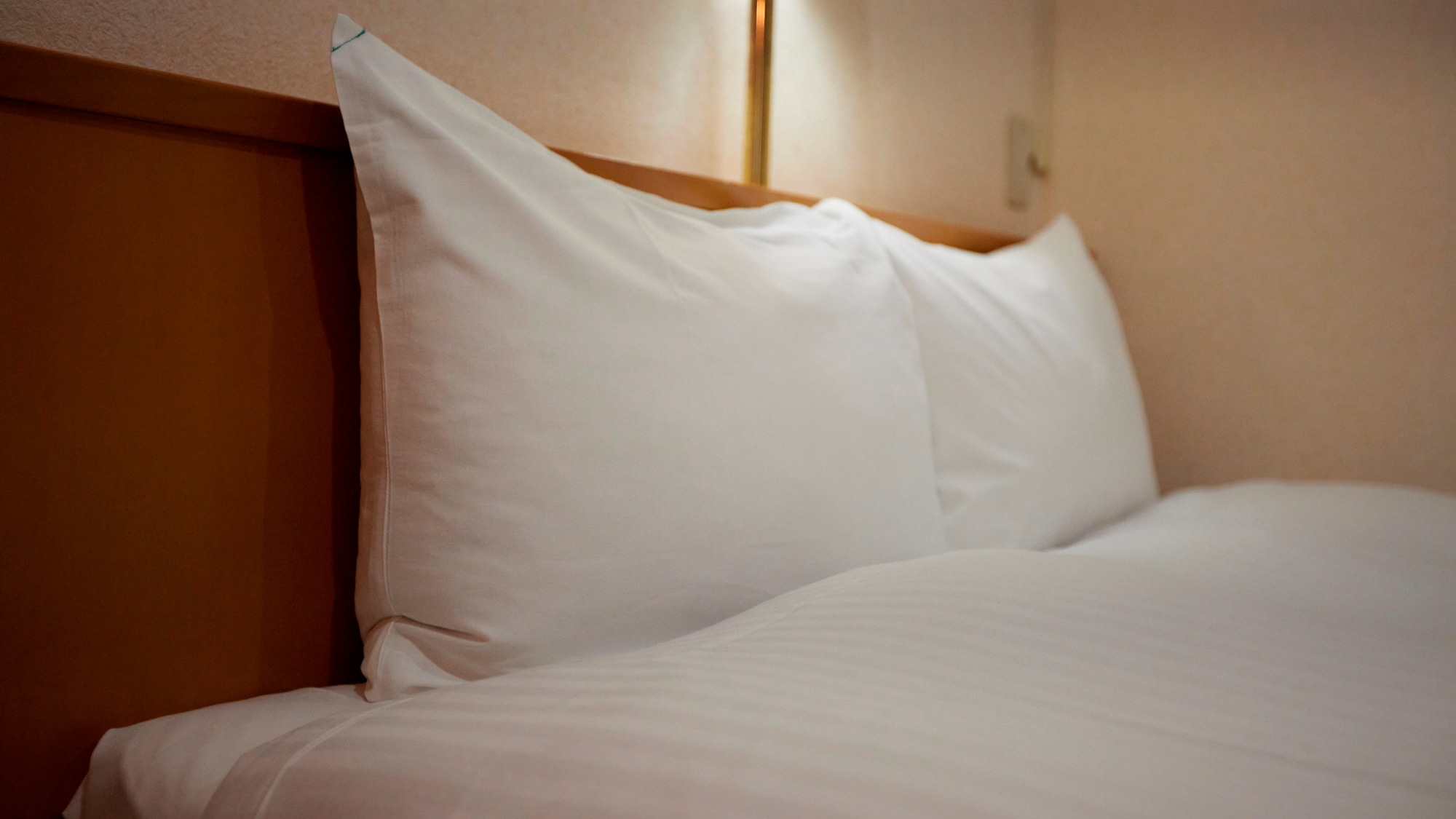 [Guest room] Wide double 140cm with closet, a relaxing space that invites a good night's sleep