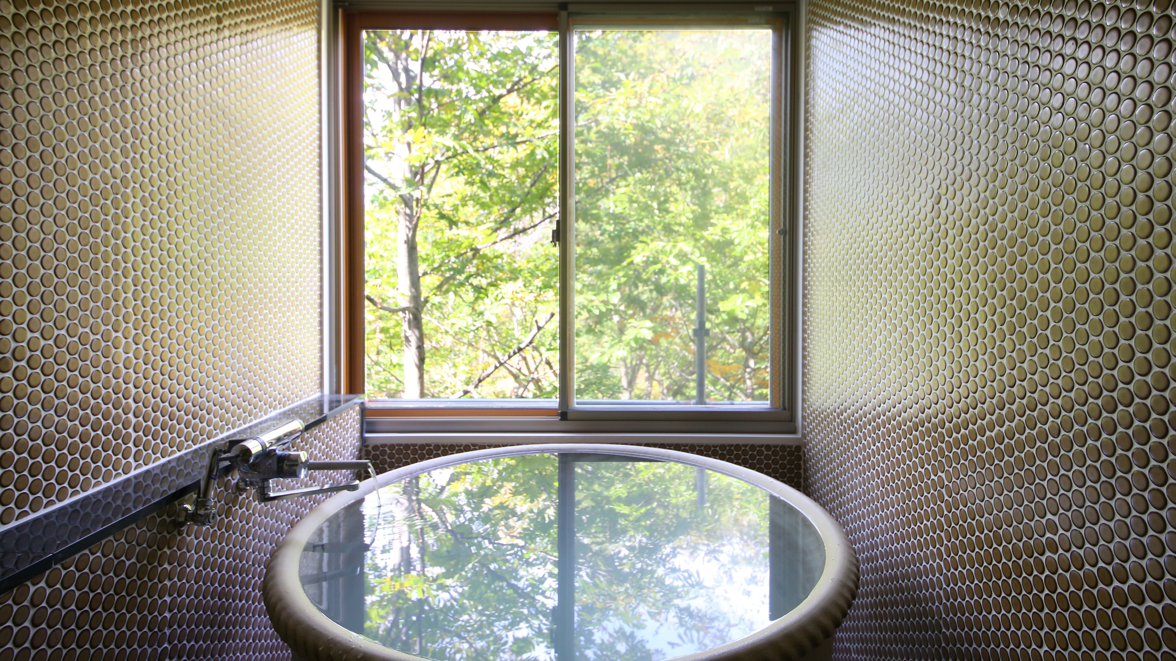 ■ River walnut room, hot spring bath with a view