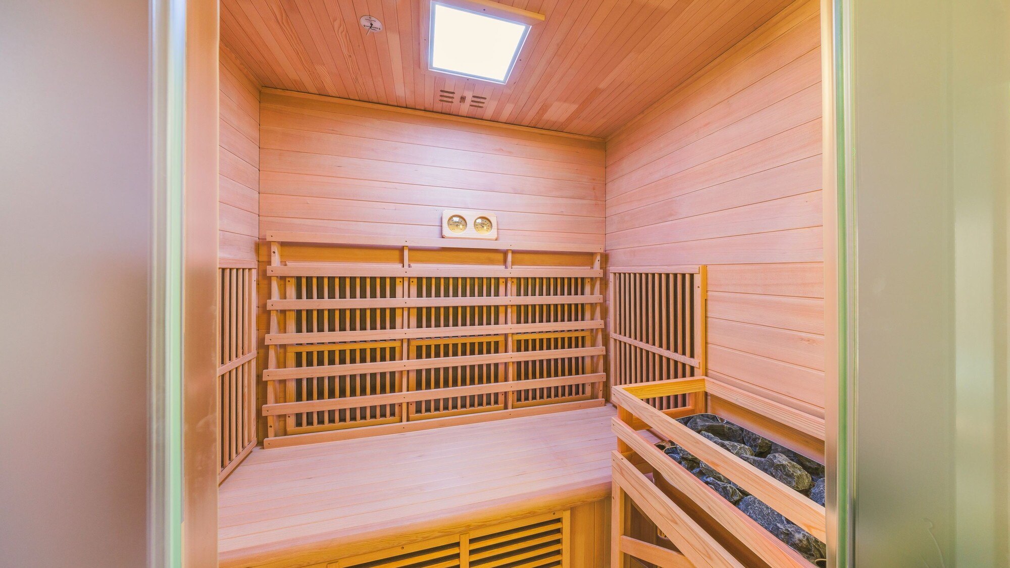 ห้องอาบน้ำกลางแจ้งพร้อมซาวน่า "คาโช ฟูเก็ตสึ"