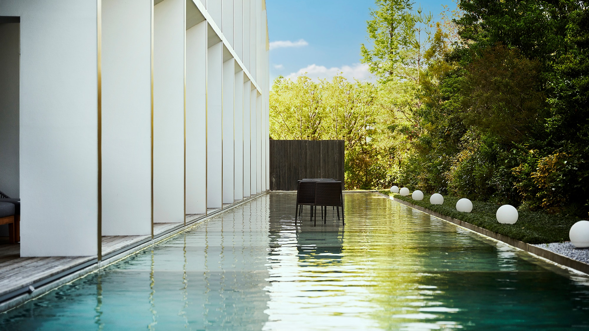 Enjoy the best time at a hotel that combines refreshment and luxury, where the blue sky and the glow of the pool invite you.