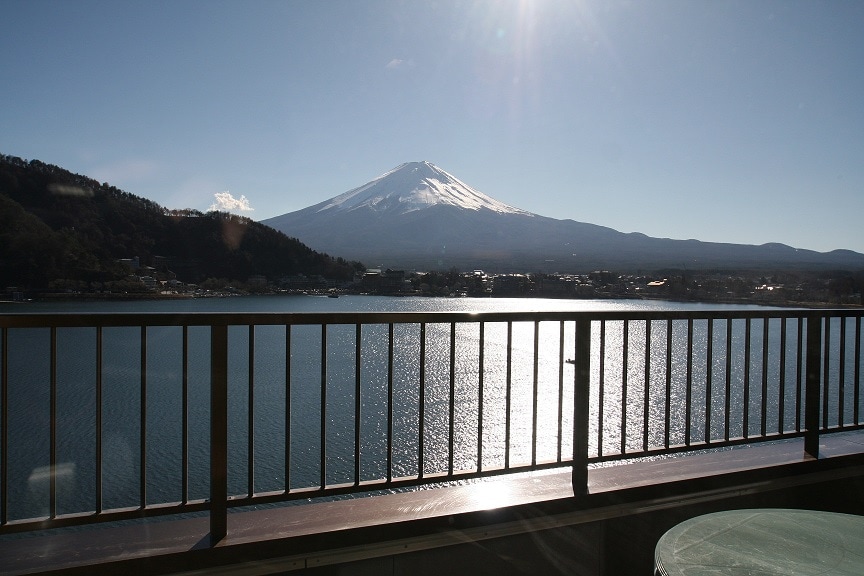 Gunung Fuji dilihat dari teras