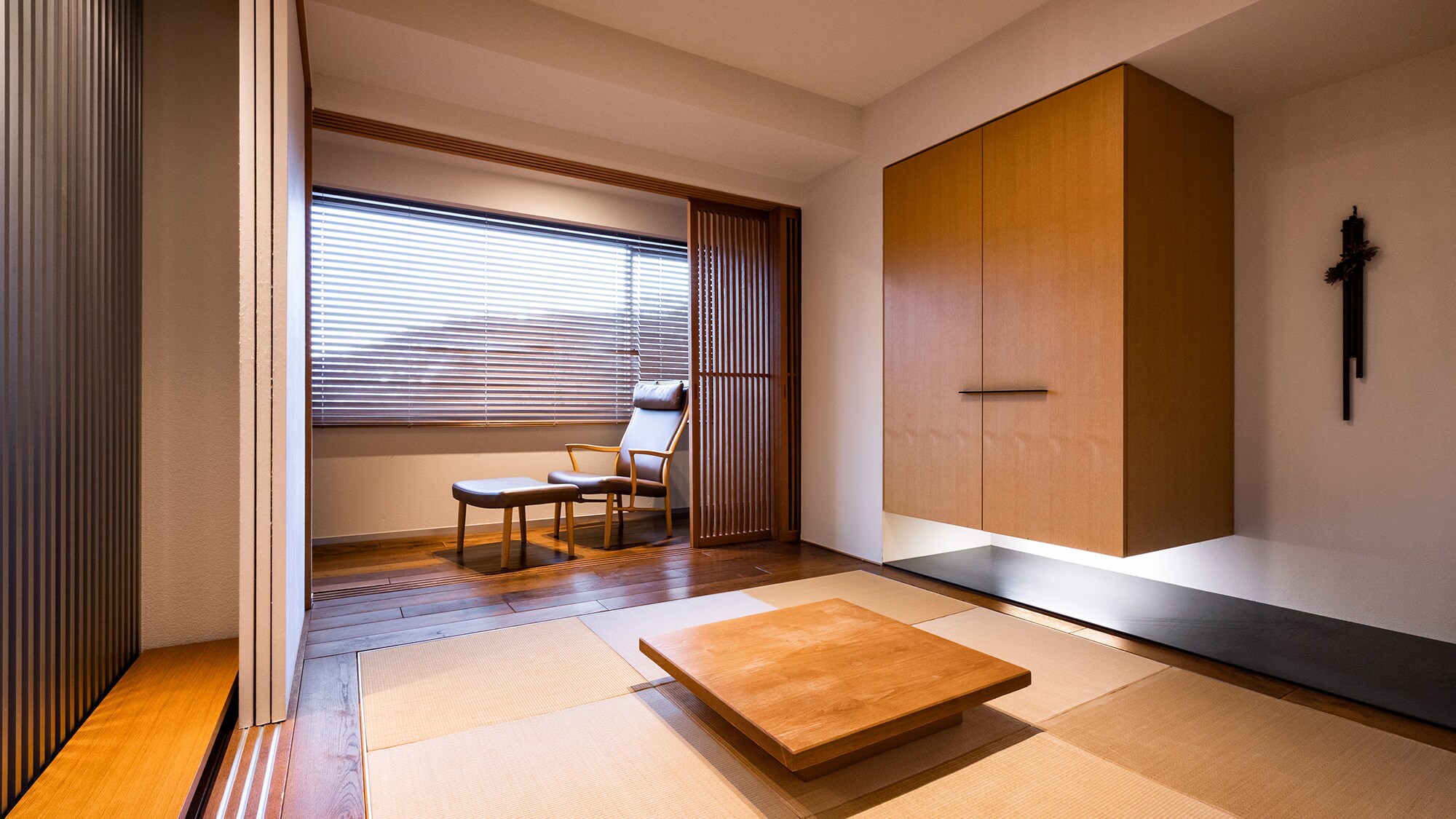 [Luxury Suite Japanese-Western Room] The tatami space, full of Japanese charm, blends naturally into the stylish space.
