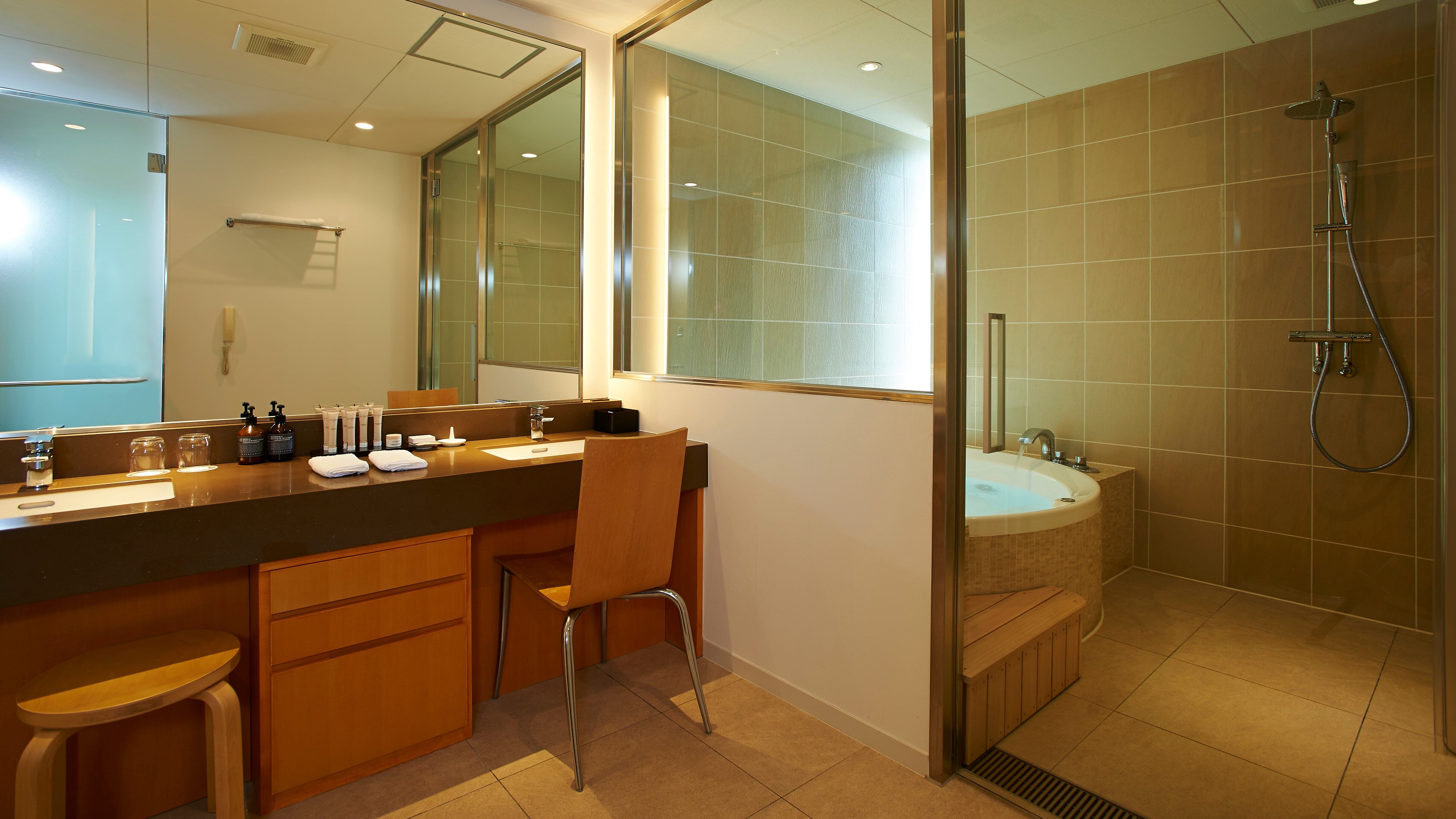 THE AONAGI Suite (Main Tower, 5th floor, top floor)