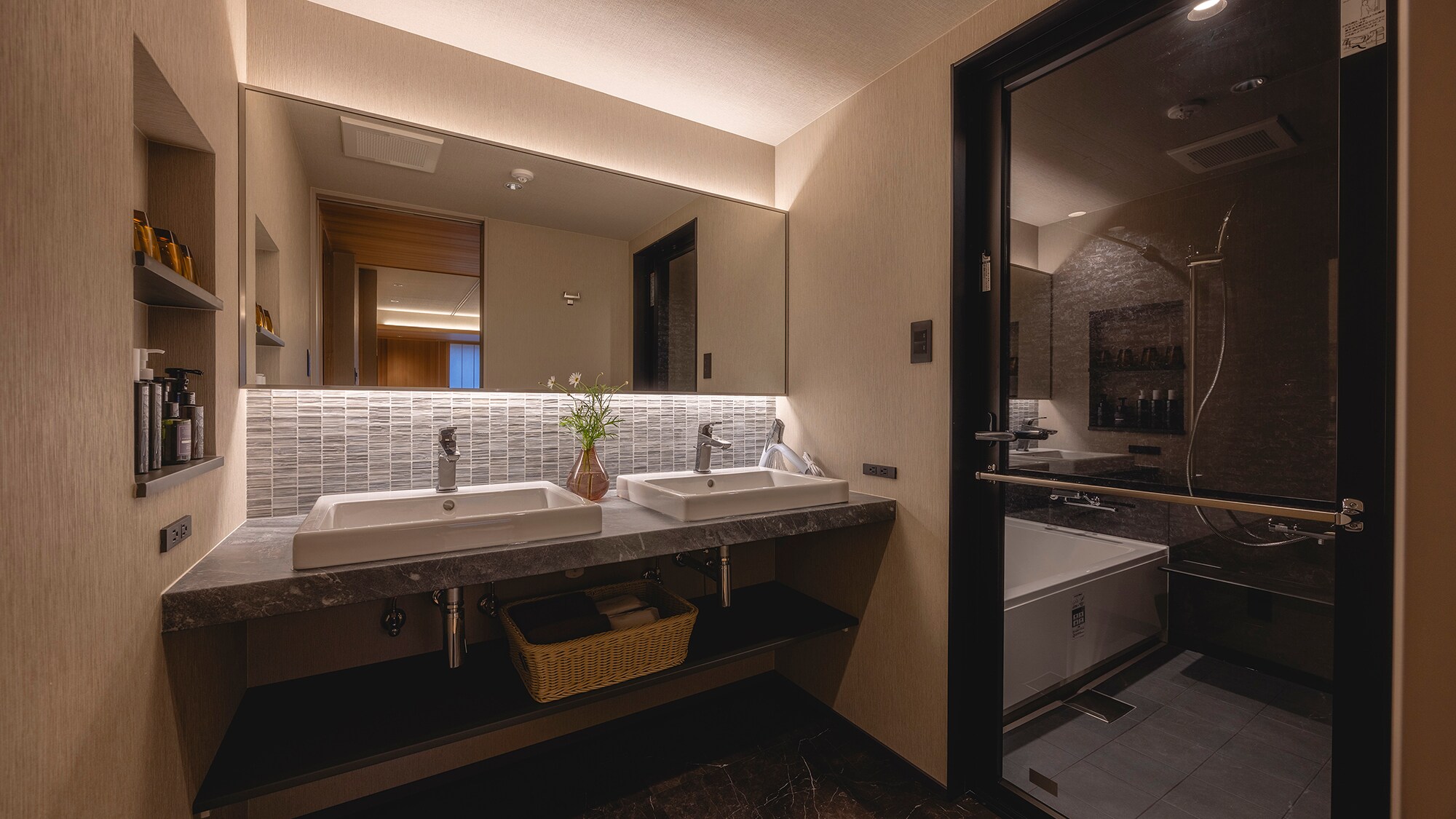 ■Residence Room■A spacious and easy-to-use washstand that will keep you from rushing in the morning