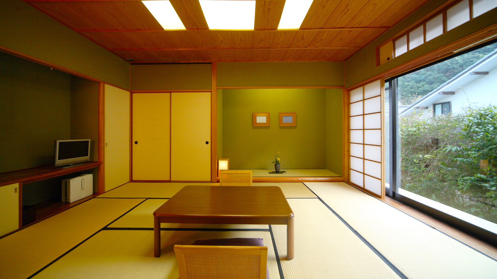 [First floor Japanese-Western style room] Image 01