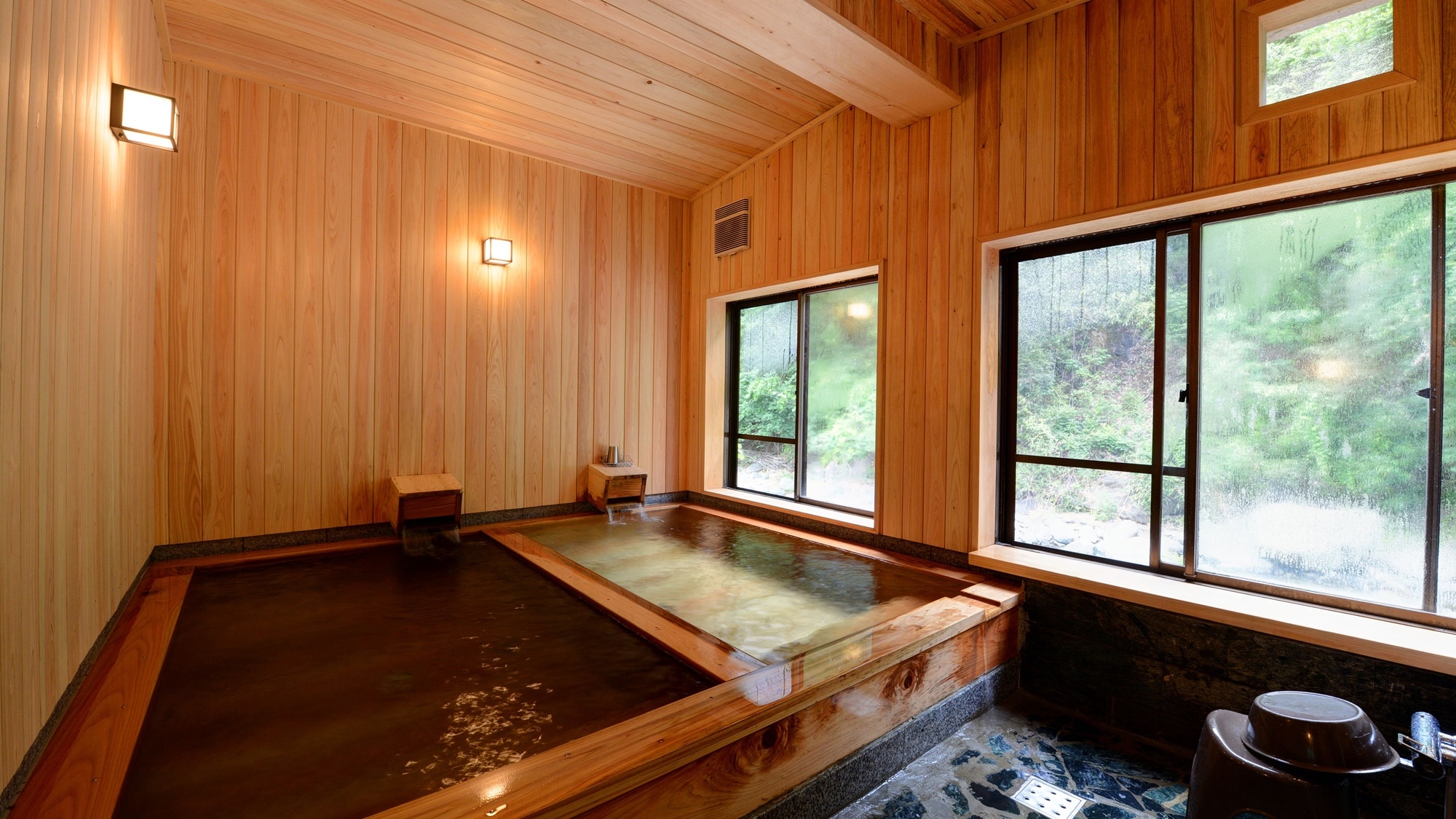 *Cypress bath - Renovated in 2016! Enjoy the free-flowing hot spring water and the beautiful scenery.