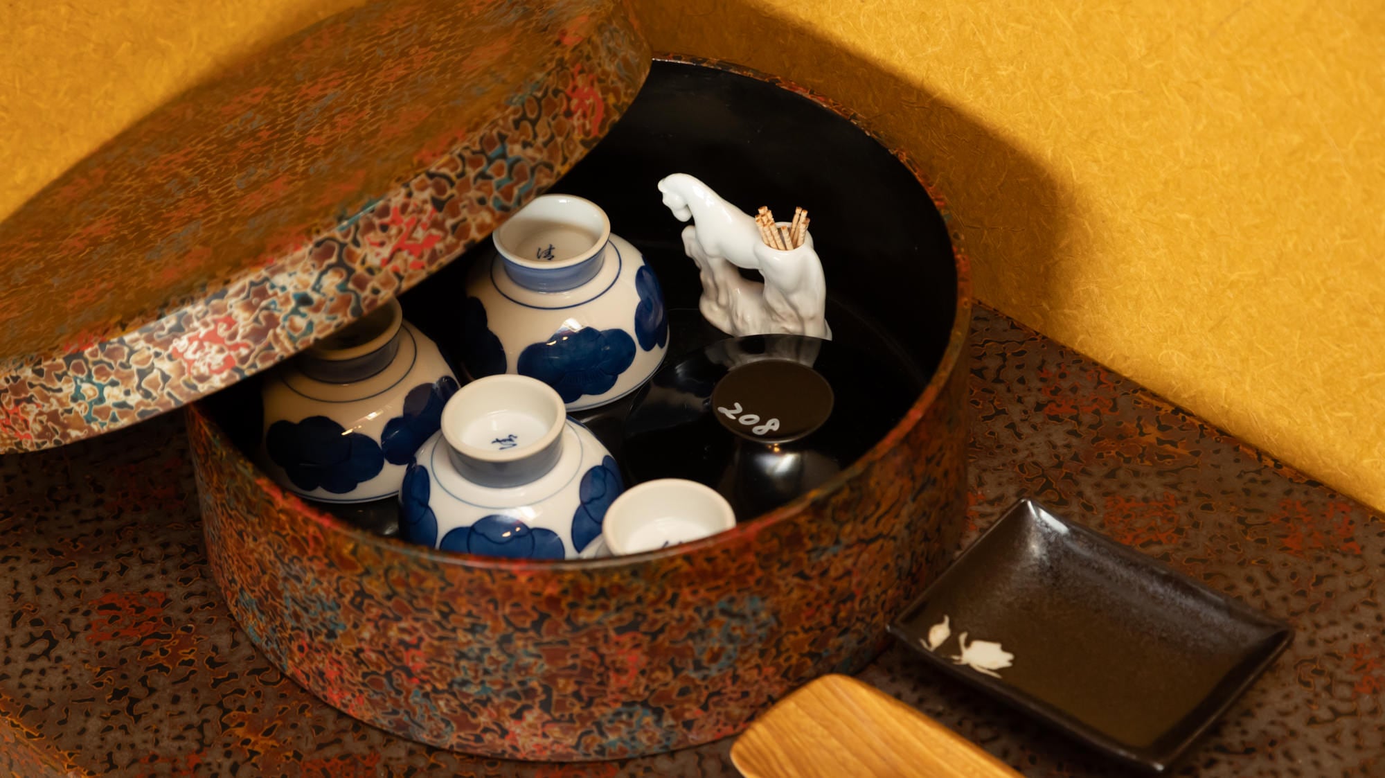 [Non-smoking] Main building, Japanese-style room with 8 tatami mats, no bath, toilet and washbasin