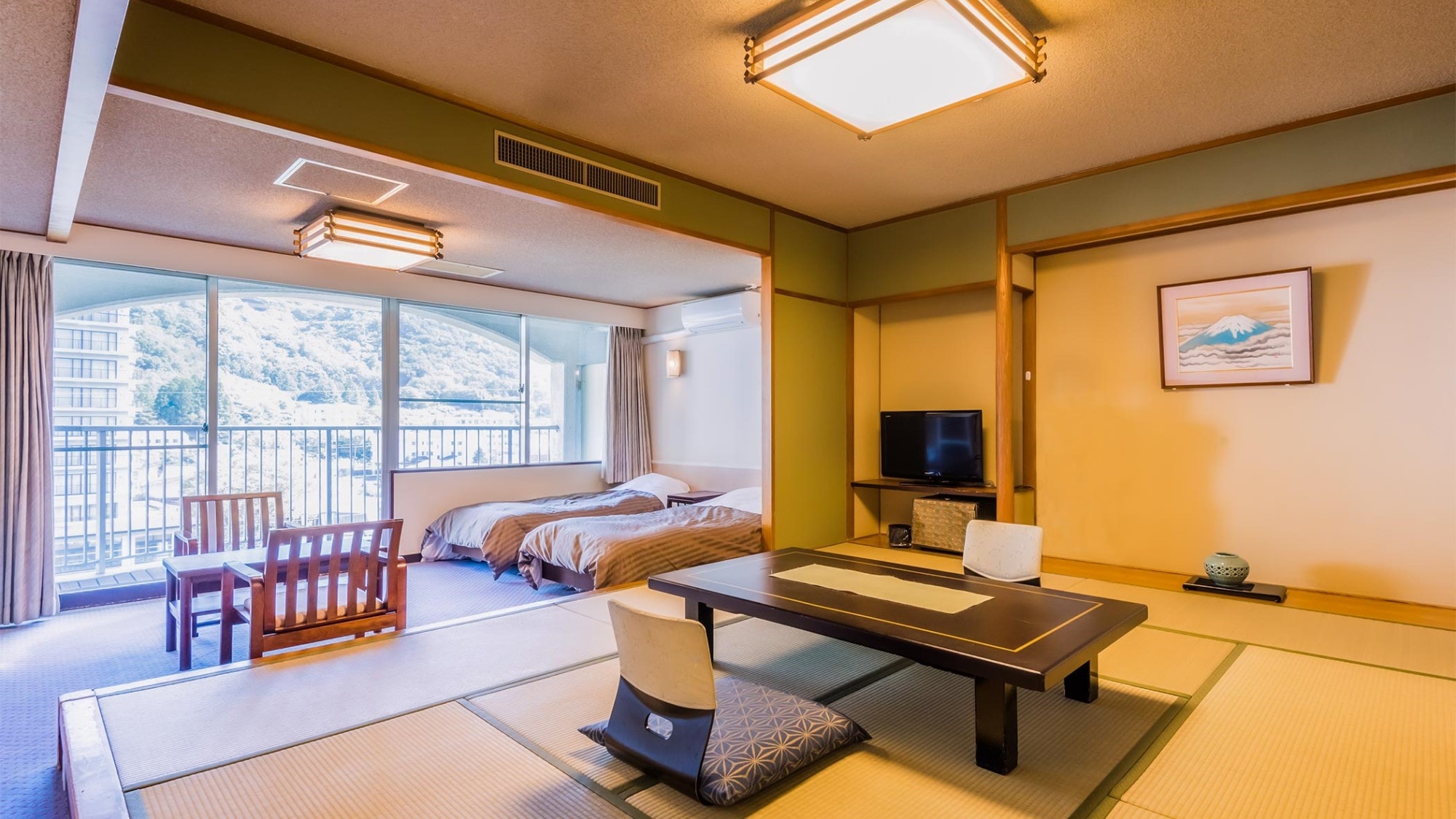 □ Non-smoking □ Top floor Kinugawa side Japanese-Western style twin room (example)
