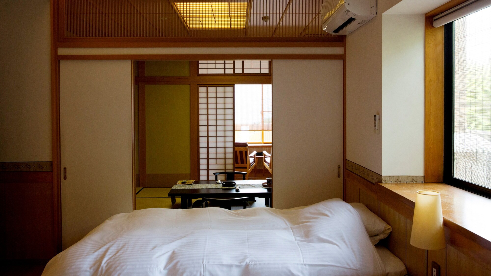 [Lampiran Tsuru no Ii] Kamar khusus dengan pemandian semi terbuka dengan sumber air panas alami (contoh)