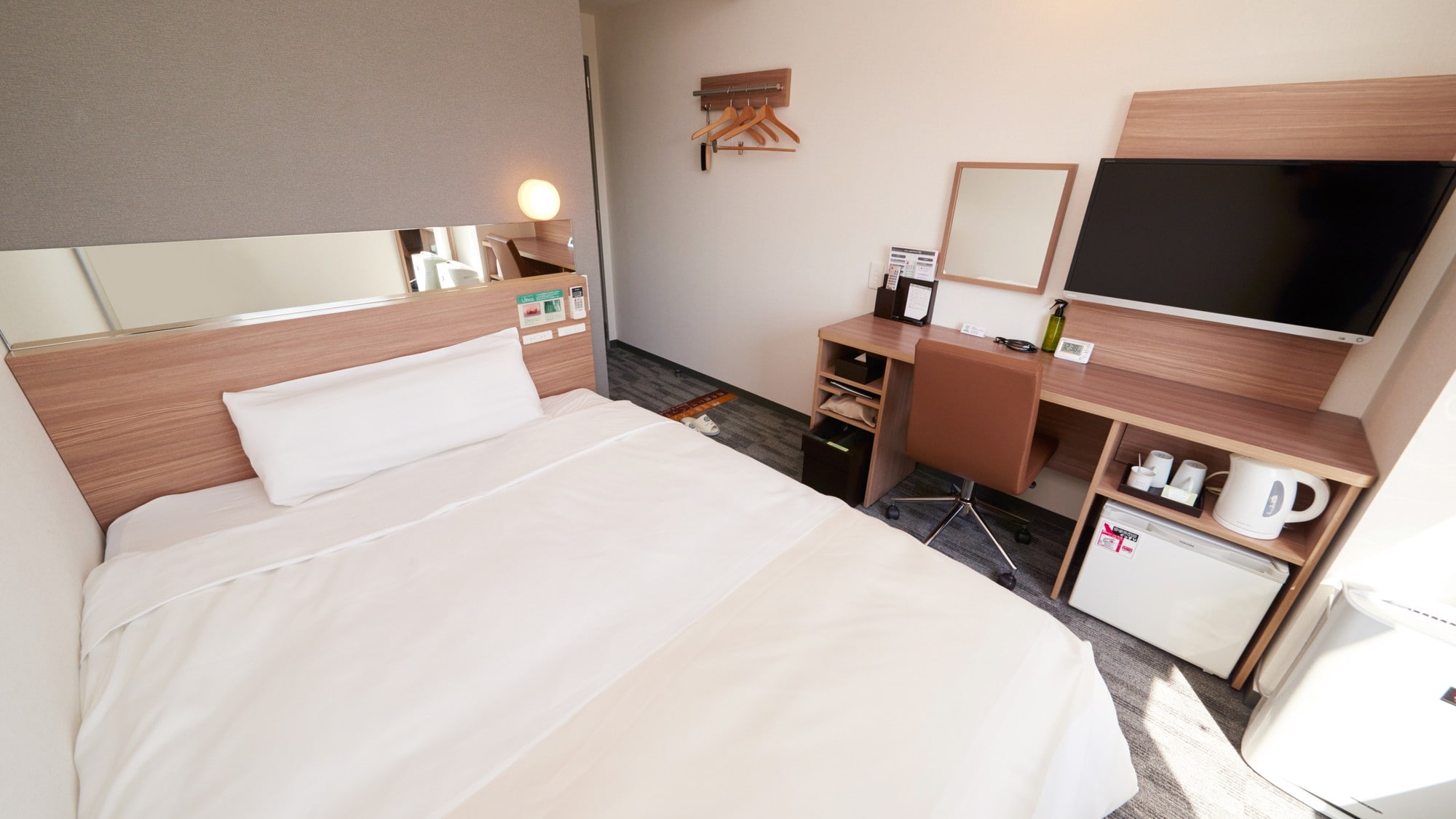 A 150cm wide bed and a mattress with just the right amount of firmness will ensure you a good night's sleep.