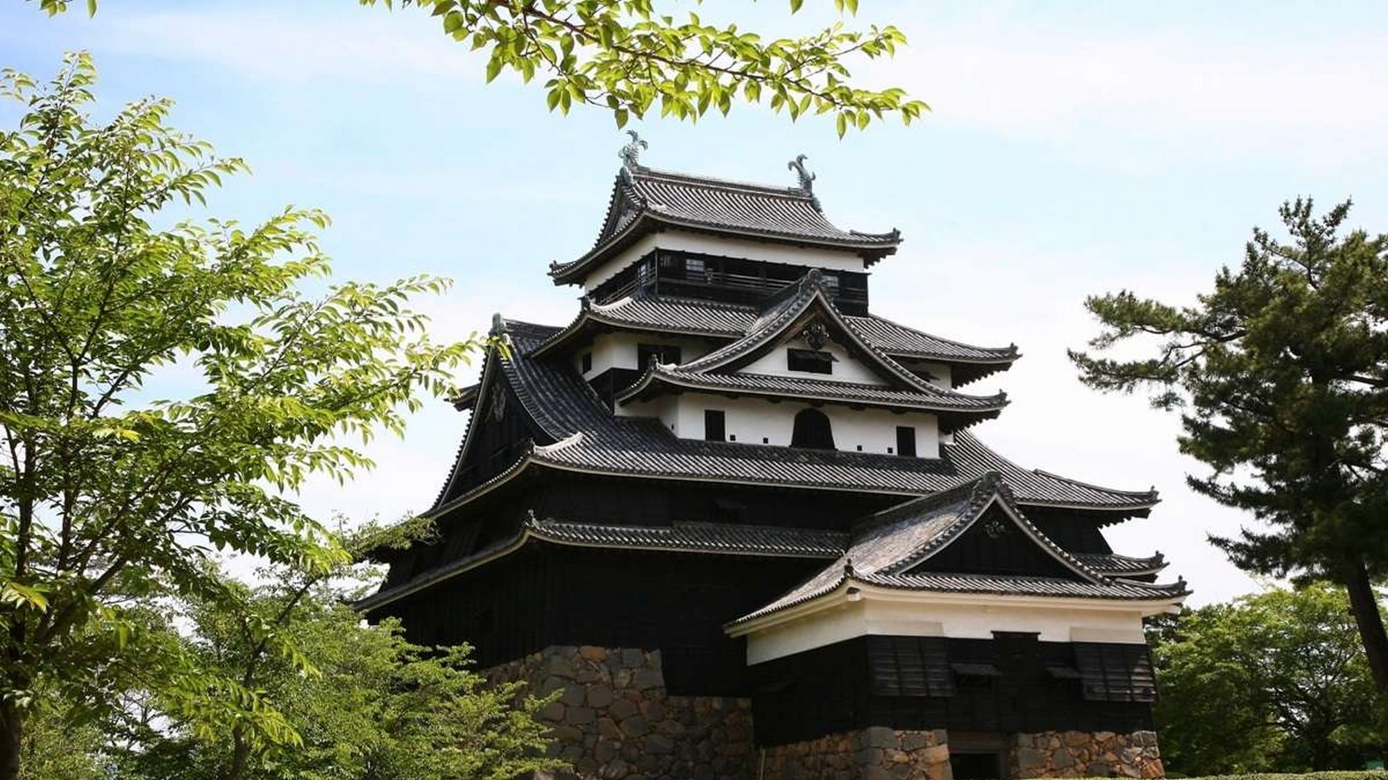 [Kastil Matsue] Harta Karun Nasional Salah satu dari 12 menara kastil yang masih ada di Jepang. 20 menit dengan mobil dari hotel.