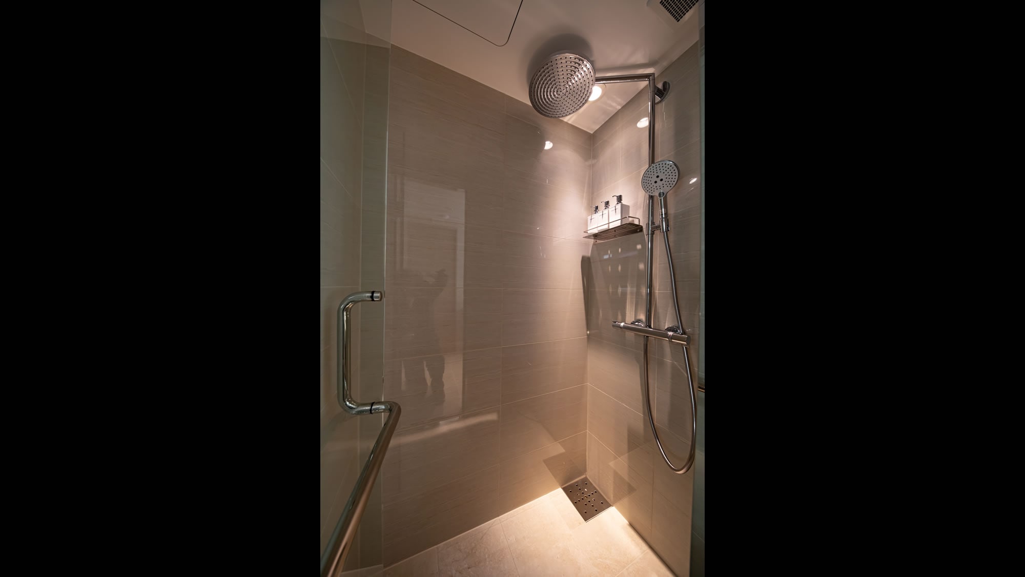 Superior Twin Room Bathroom