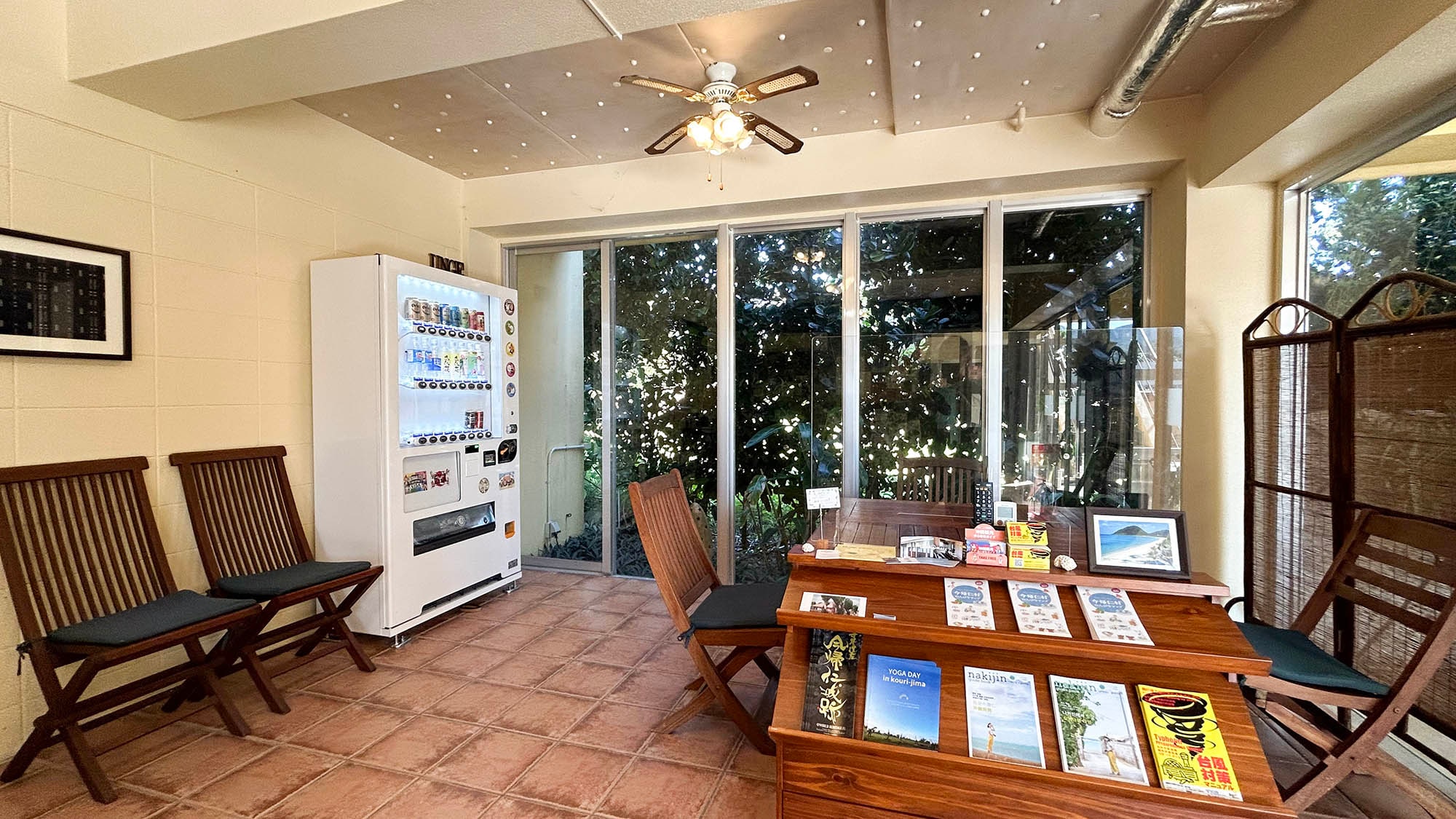 ・[Lounge] Please feel free to chat and relax with your family and friends.