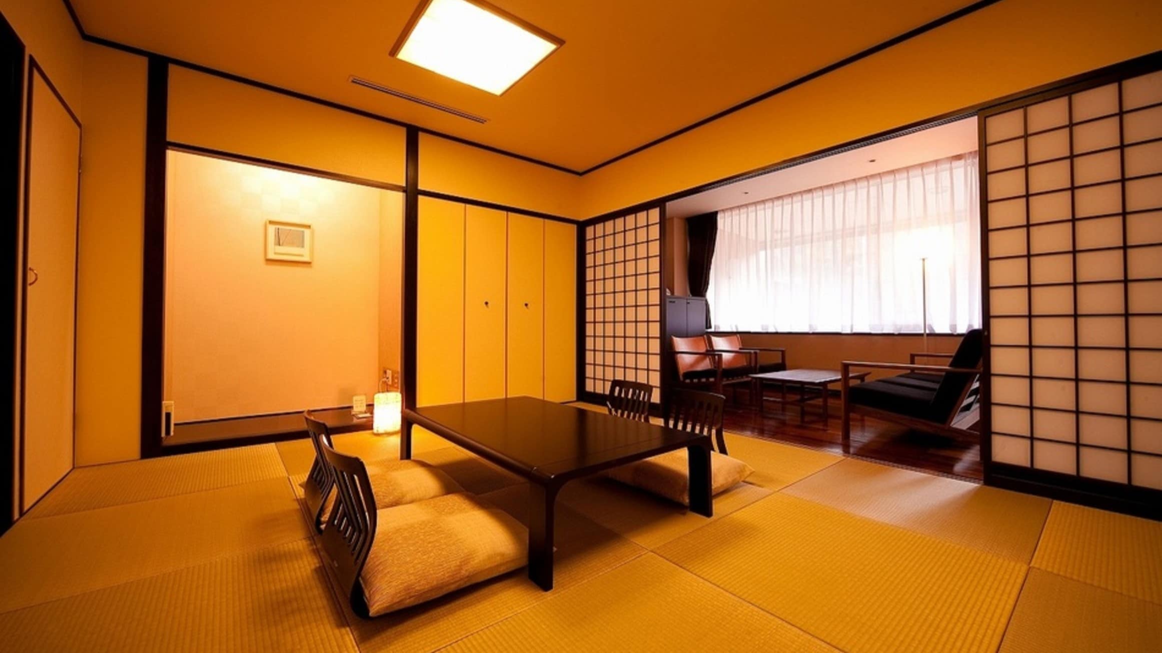 Special Japanese-style room 10 tatami mats + living room (4 people capacity)