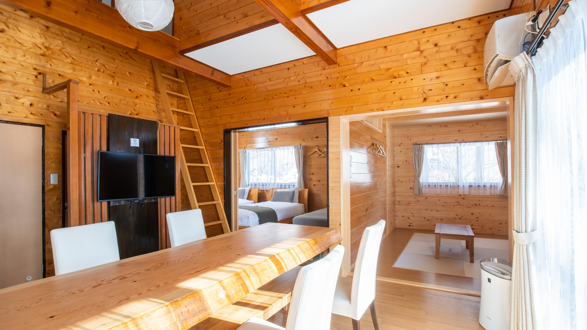 [Superior Cottage] Dining -- up to 6 people