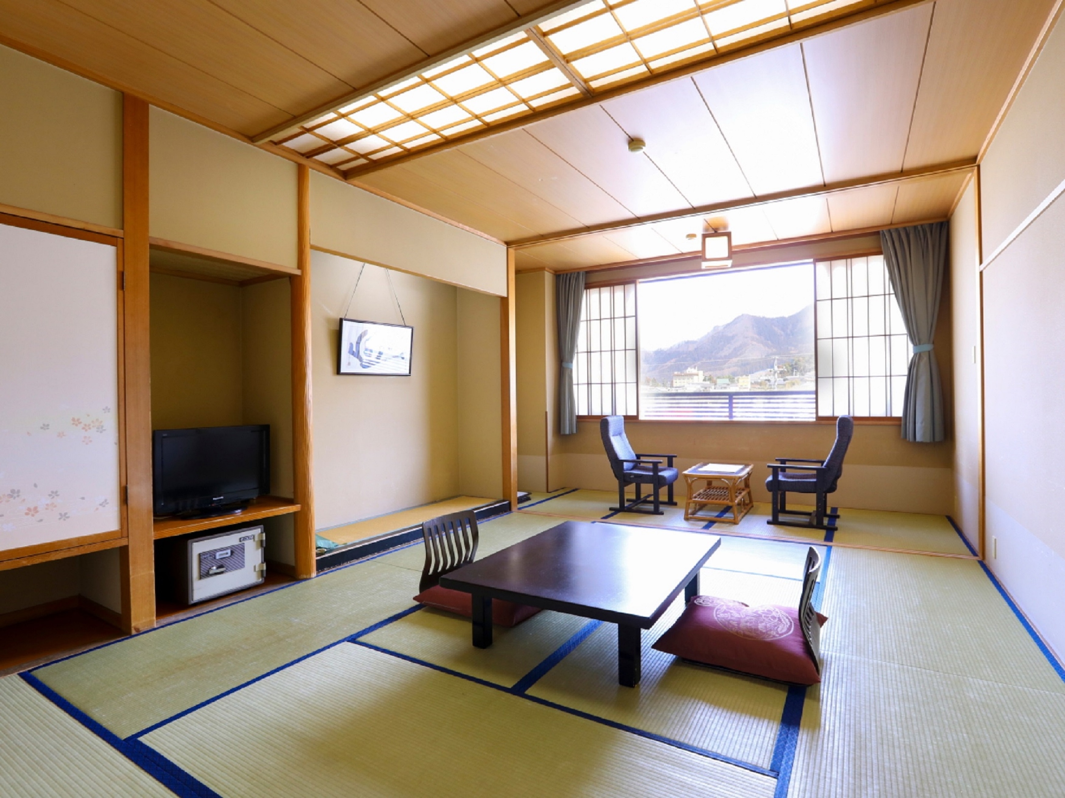 12 tatami Japanese-style room with bath and toilet