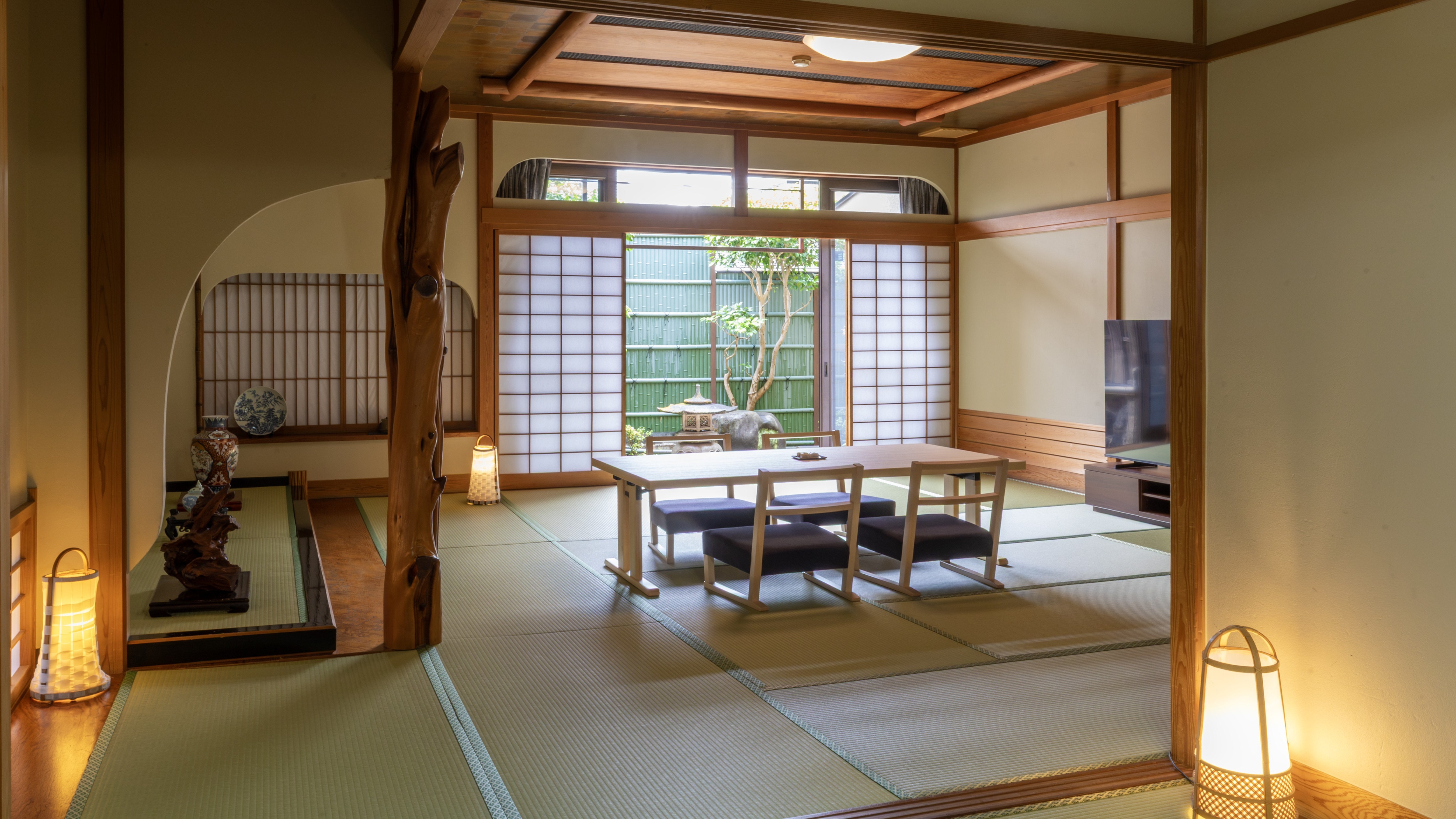 [Rooms with open-air baths] Room 101 Shokei Room / Room 102 Matsukaze Room: Japanese-style room 73㎡ + miniature garden