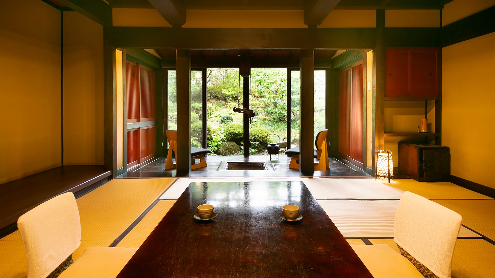 [10 tatami Japanese-style room] Japanese-style room + veranda with hearth / No bath or toilet.
