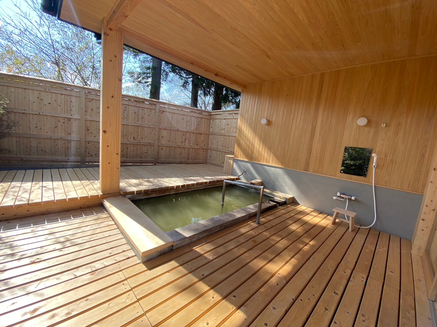 Separate open-air bath