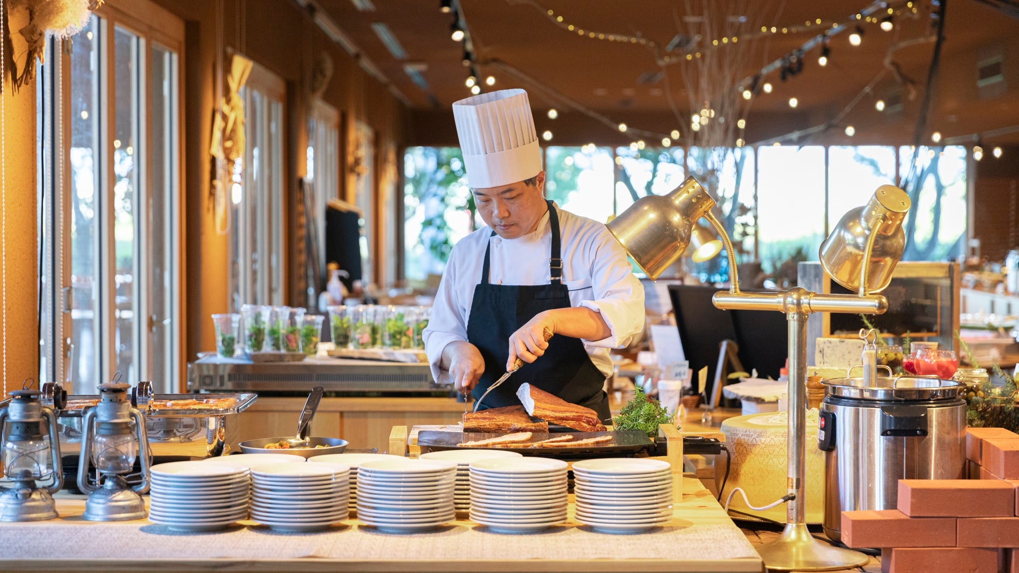 *【ご朝食】シェフが目の前で調理を行うライブキッチン
