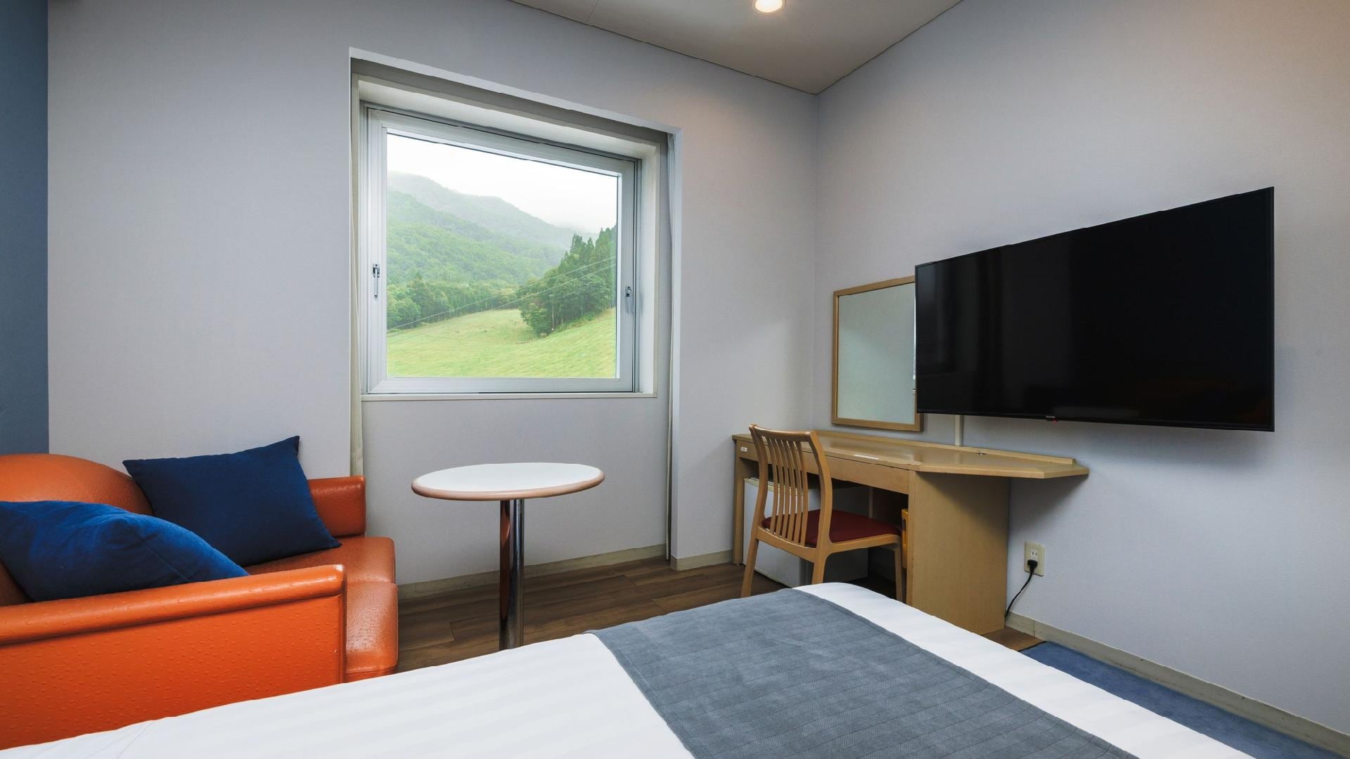 [Mountain View Twin] Renovated in 2023. You can enjoy a spectacular view of Zao from the window.